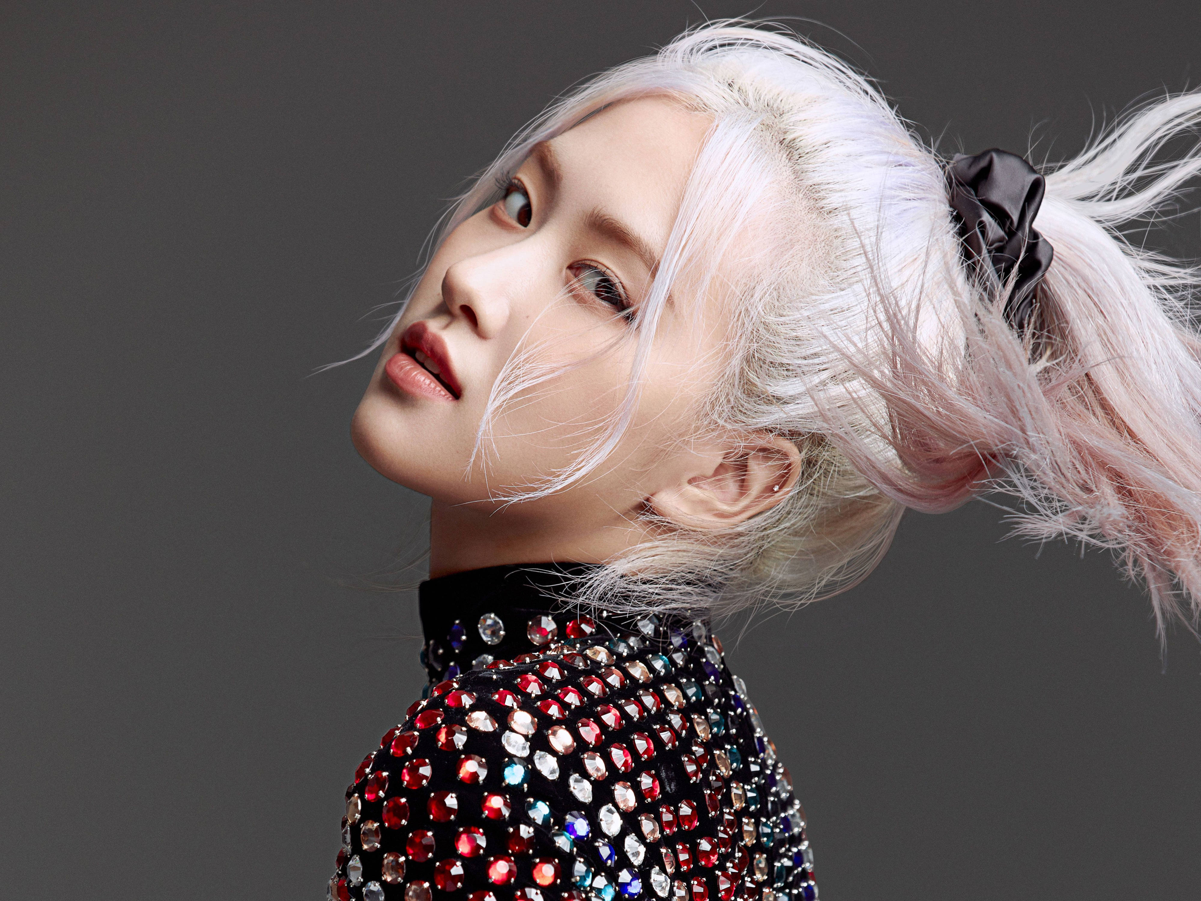 Rose Blackpink, platinum blonde hair, high ponytail, 4K Desktop Wallpaper