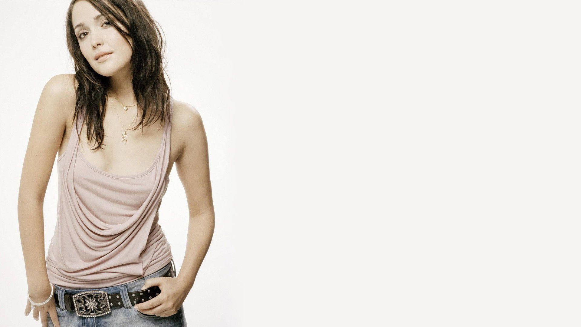 Rose Byrne, wavy brown hair, draped mauve top, Full HD Desktop Wallpaper