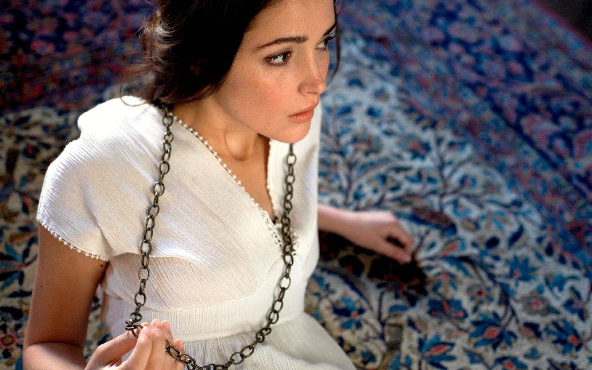 Rose Byrne, white dress, patterned rug, Full HD Desktop Wallpaper