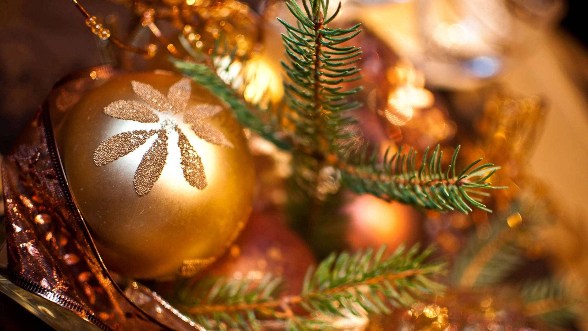 New Year's Gold Christmas Ball, golden Christmas ornament, glittery star design, Full HD Desktop Wallpaper