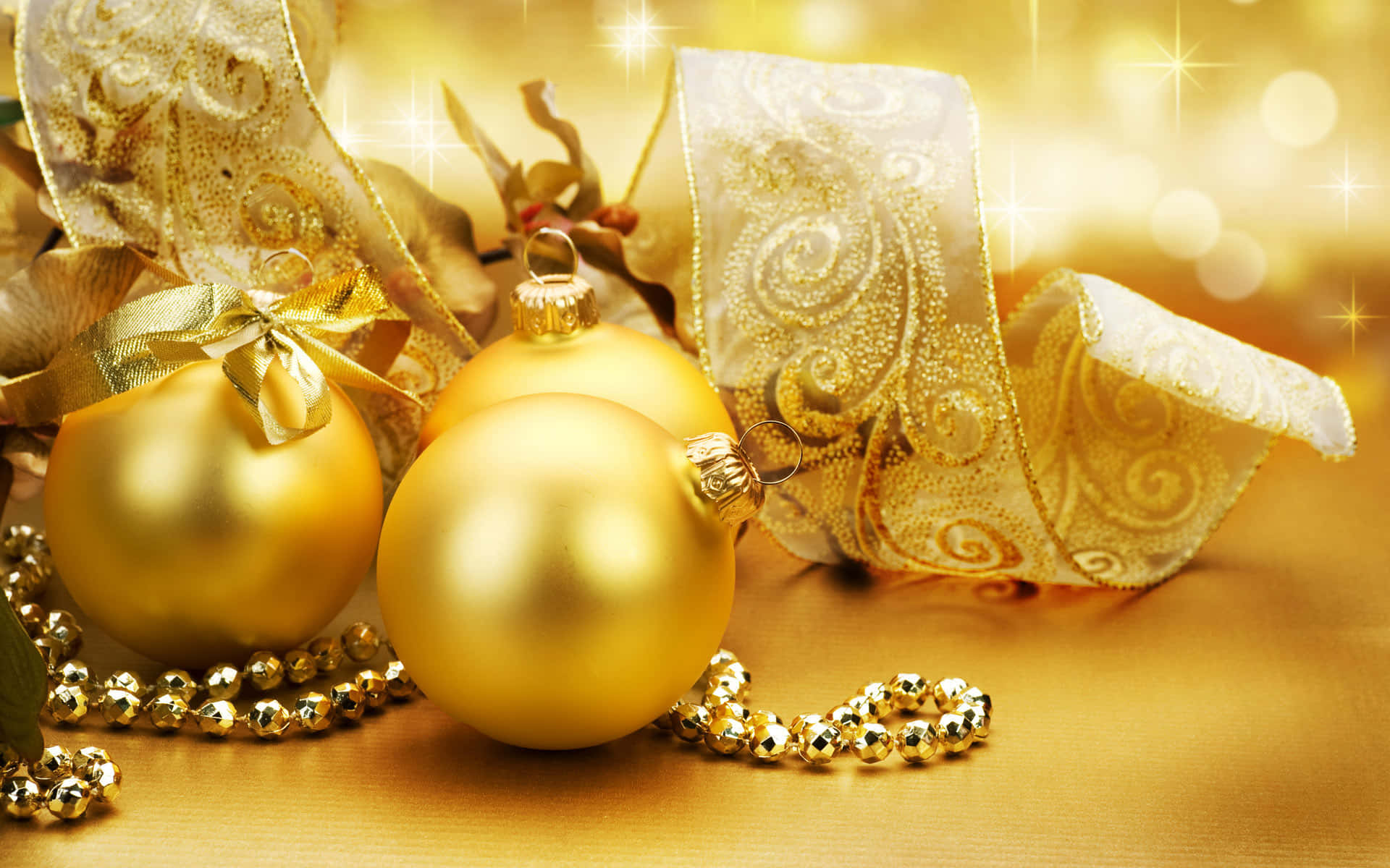 Gold Christmas Balls, shiny golden Christmas ornaments, golden bokeh background, Full HD Desktop Wallpaper