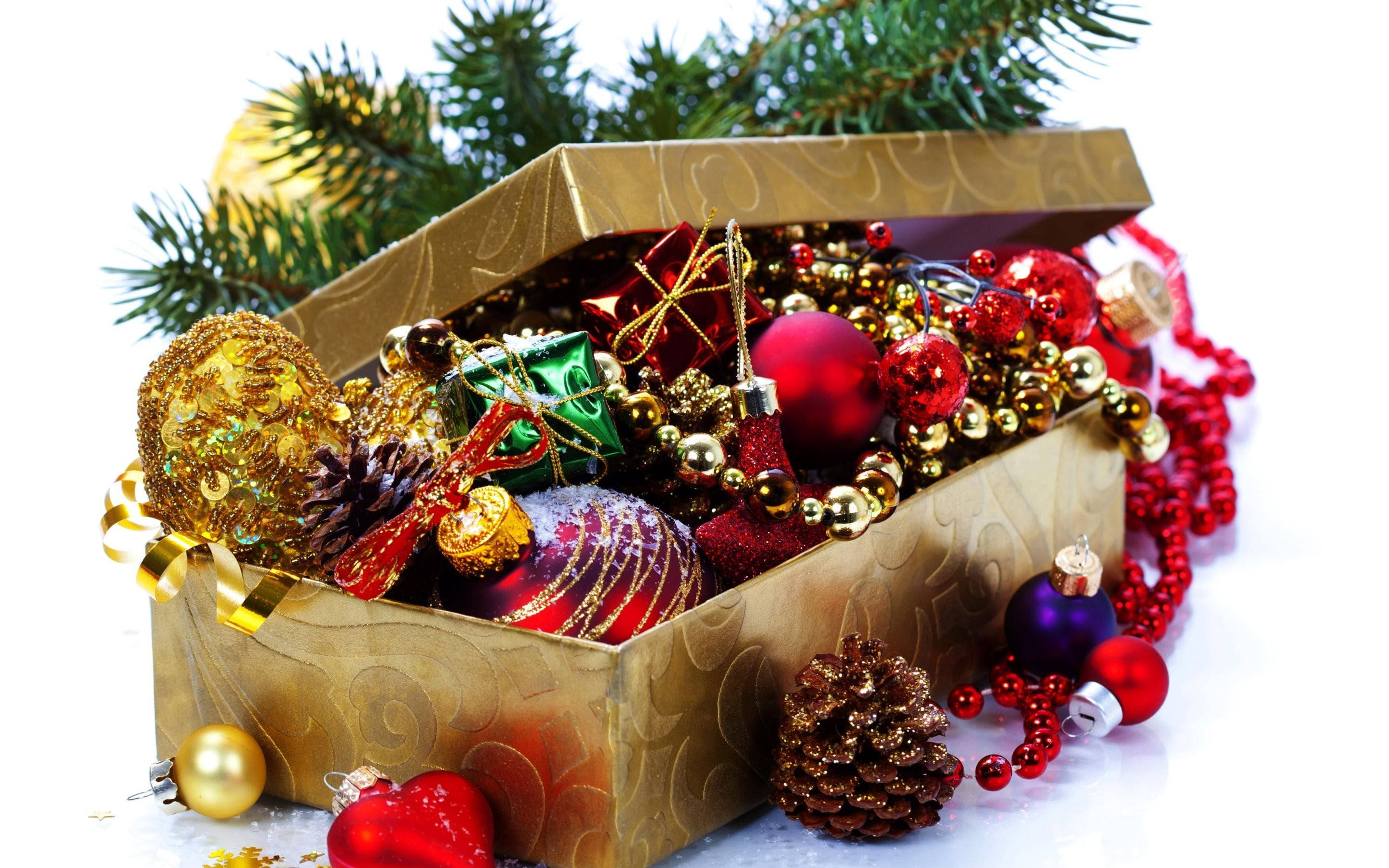 gold box, red gold Christmas ornaments, purple Christmas ornaments, 2K Desktop Wallpaper