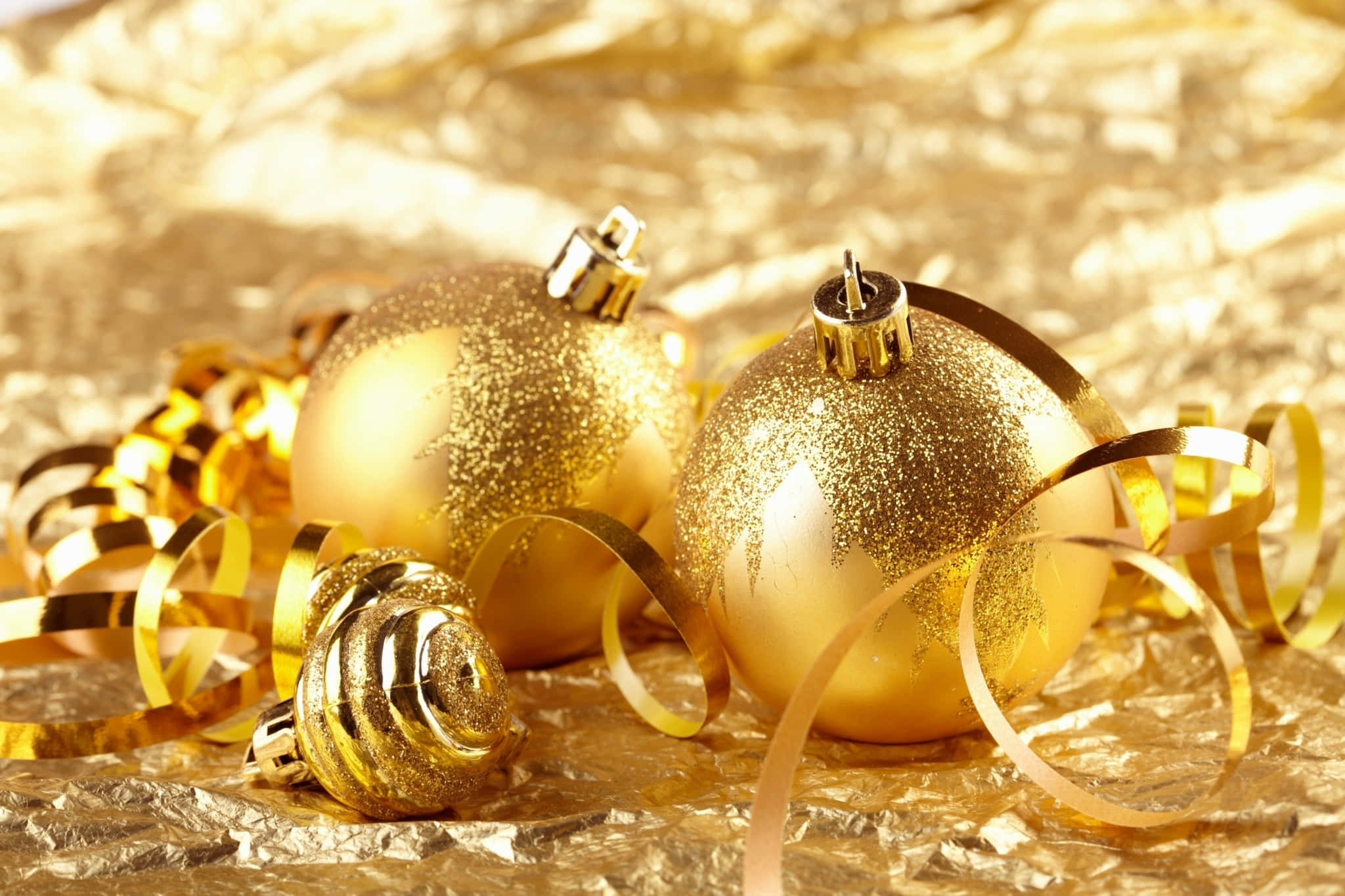 Gold Christmas Balls, shiny gold, crinkled gold foil, Full HD Desktop Wallpaper