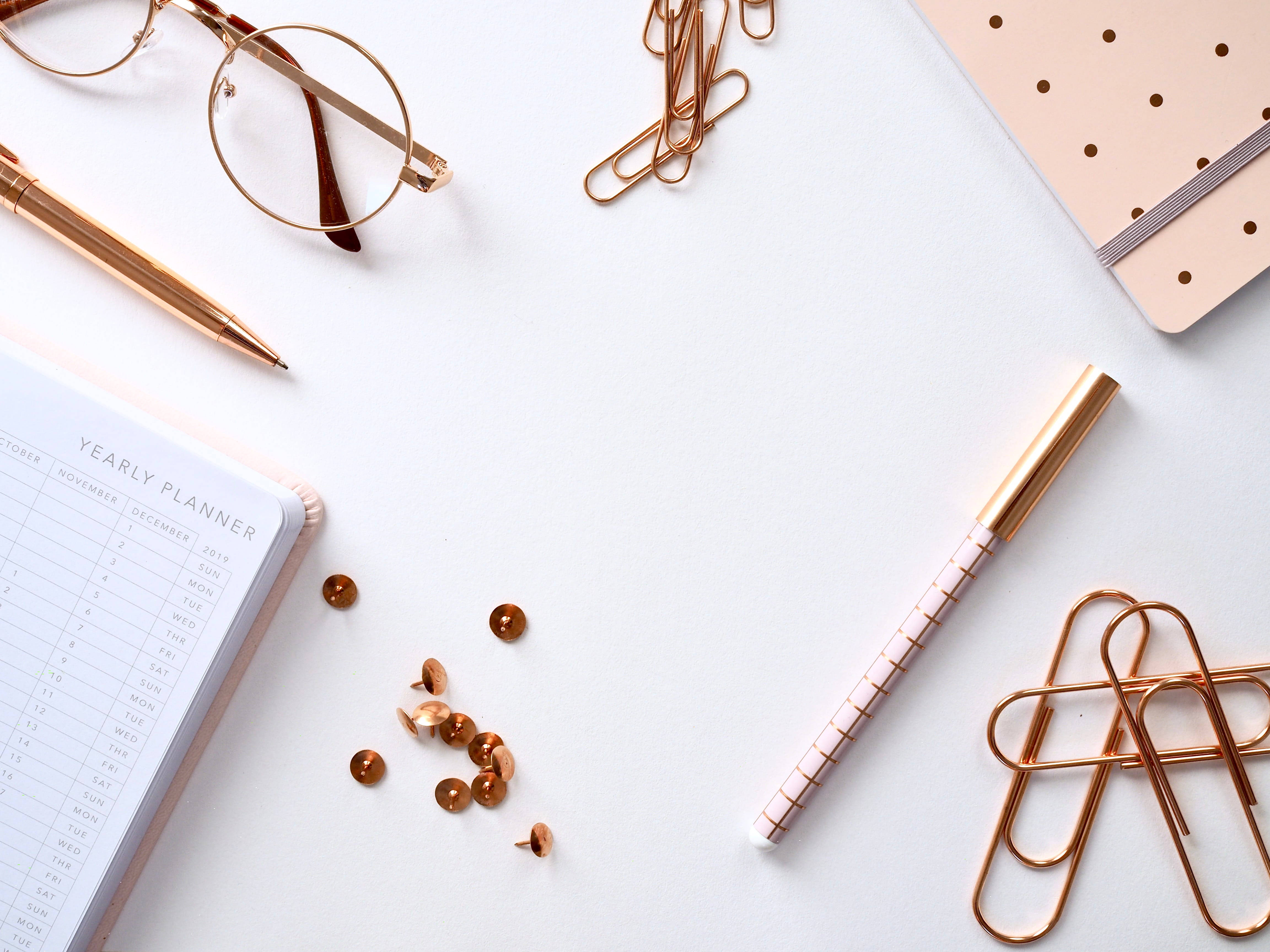 rose gold workspace blogging backdrop, rose gold office supplies, yearly planner, 4K Desktop Wallpaper