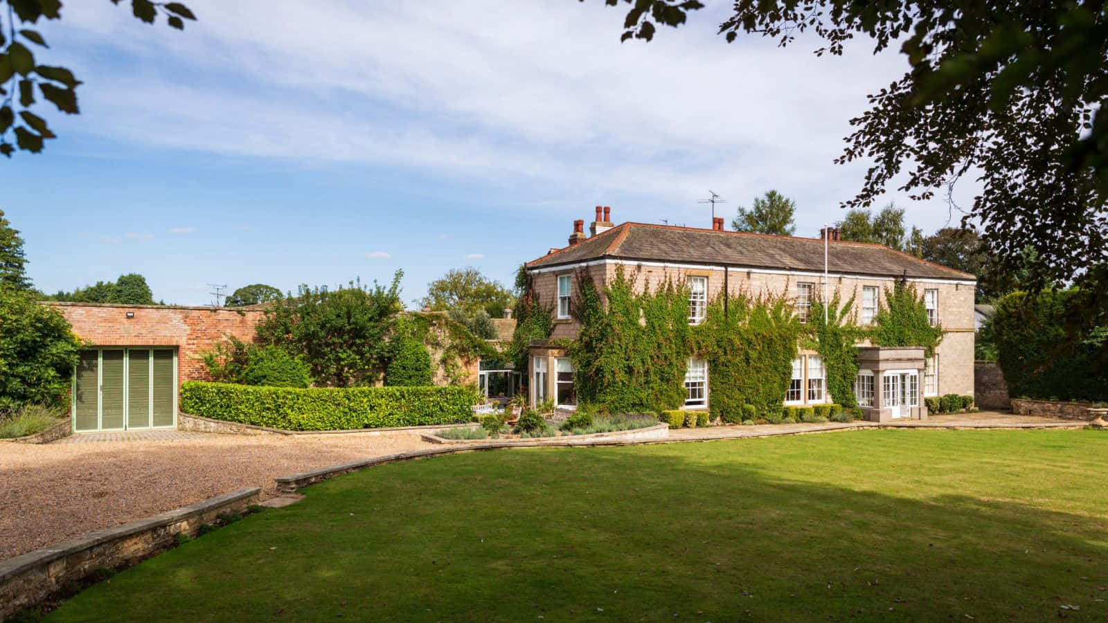 Rose Hall Great House, stone manor house, ivy-covered walls, HD Desktop Wallpaper