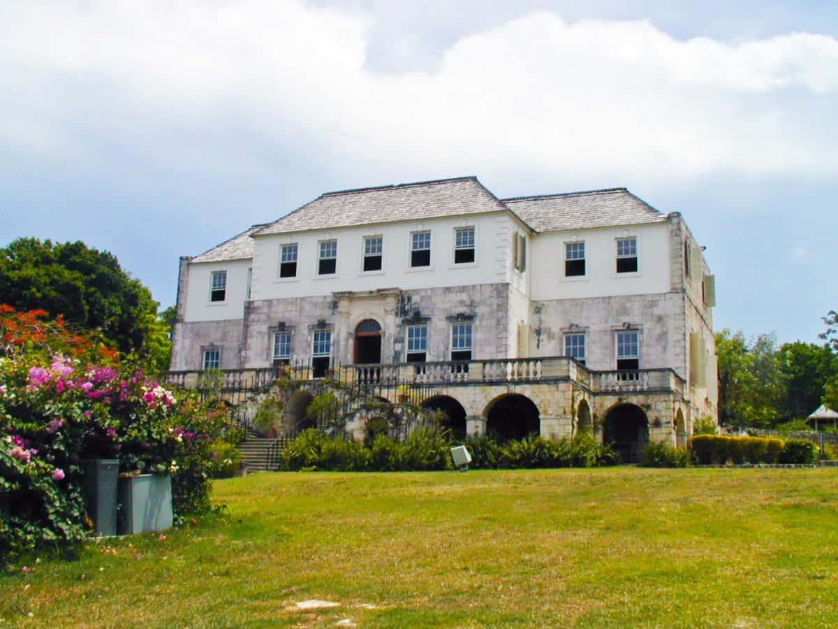 Rose Hall Great House, white colonial mansion, arched entryways, SD Desktop Wallpaper