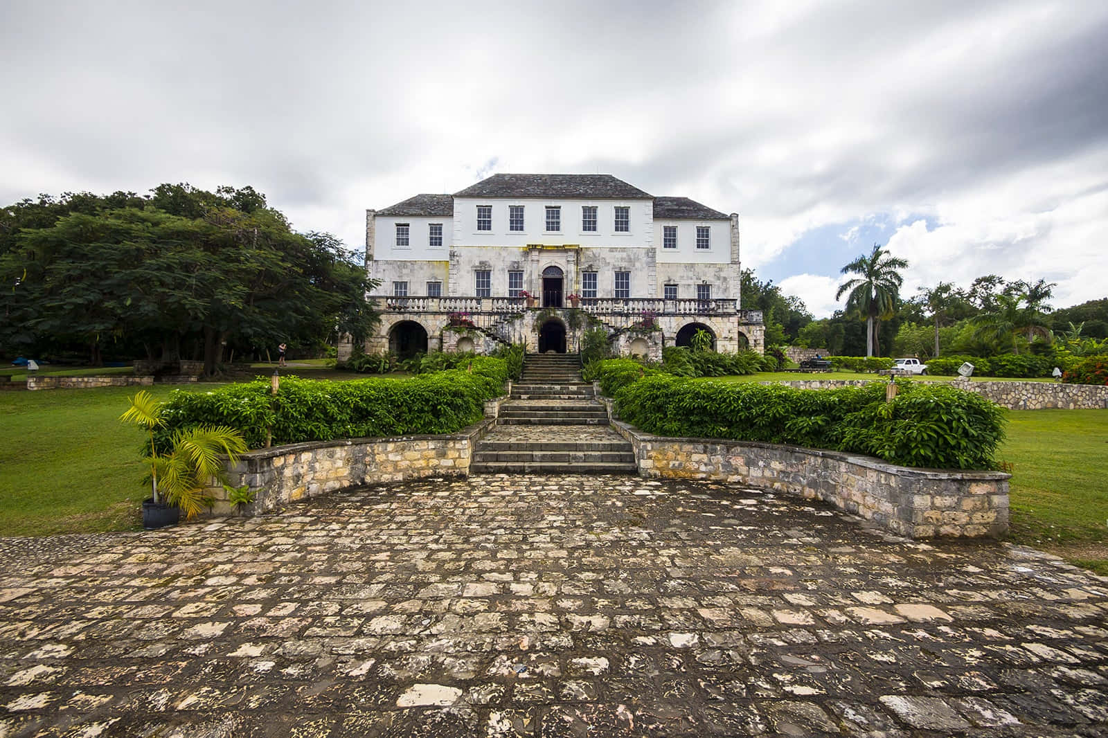 Rose Hall Great House, white walls, stone steps, HD Desktop Wallpaper