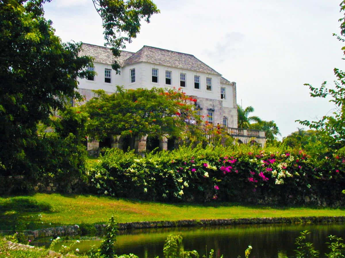 Rose Hall Great House, white colonial-style mansion, stone foundations, SD Desktop Wallpaper