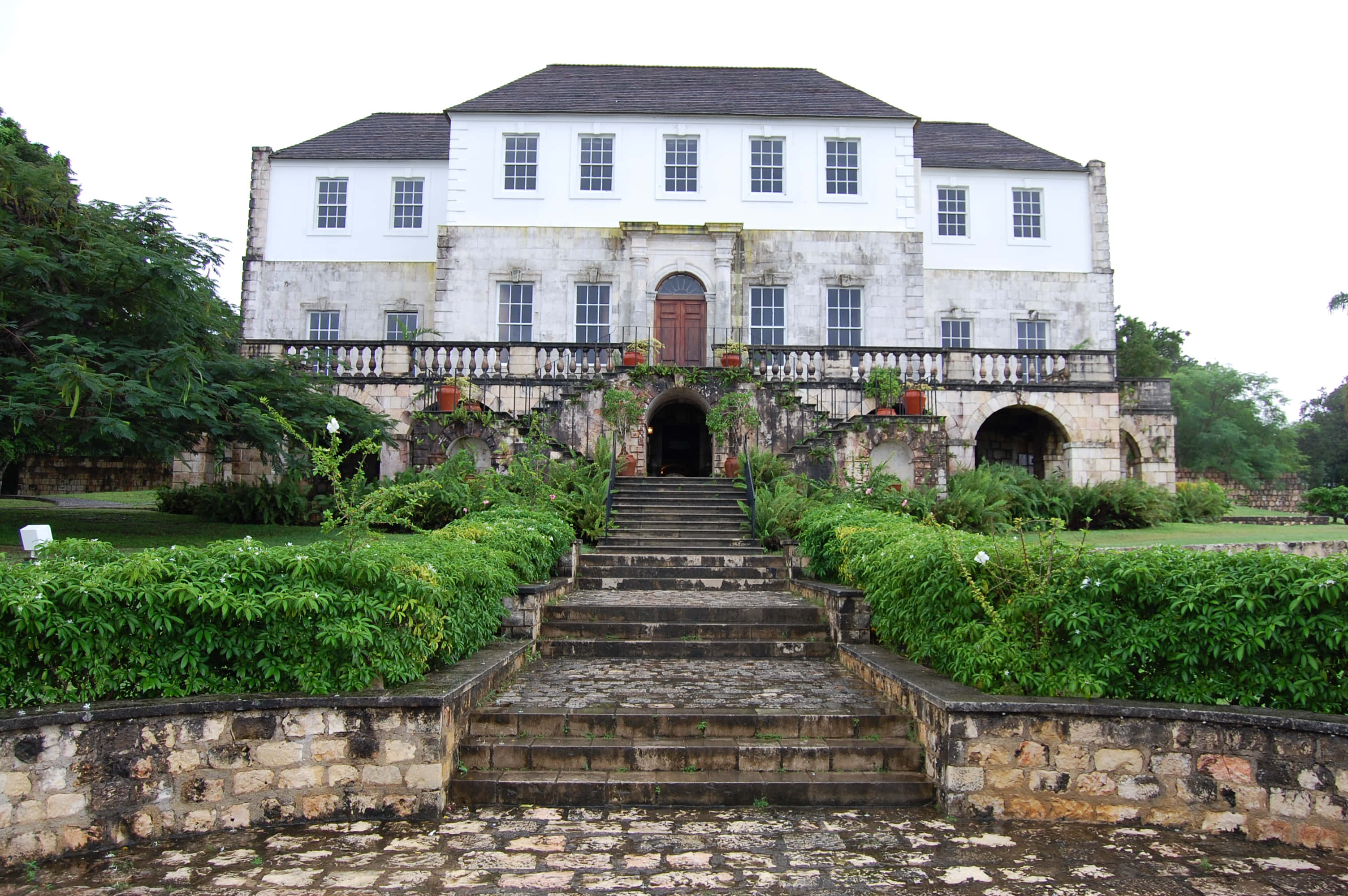 Rose Hall Great House, colonial-style mansion, white walls, 2K Desktop Wallpaper
