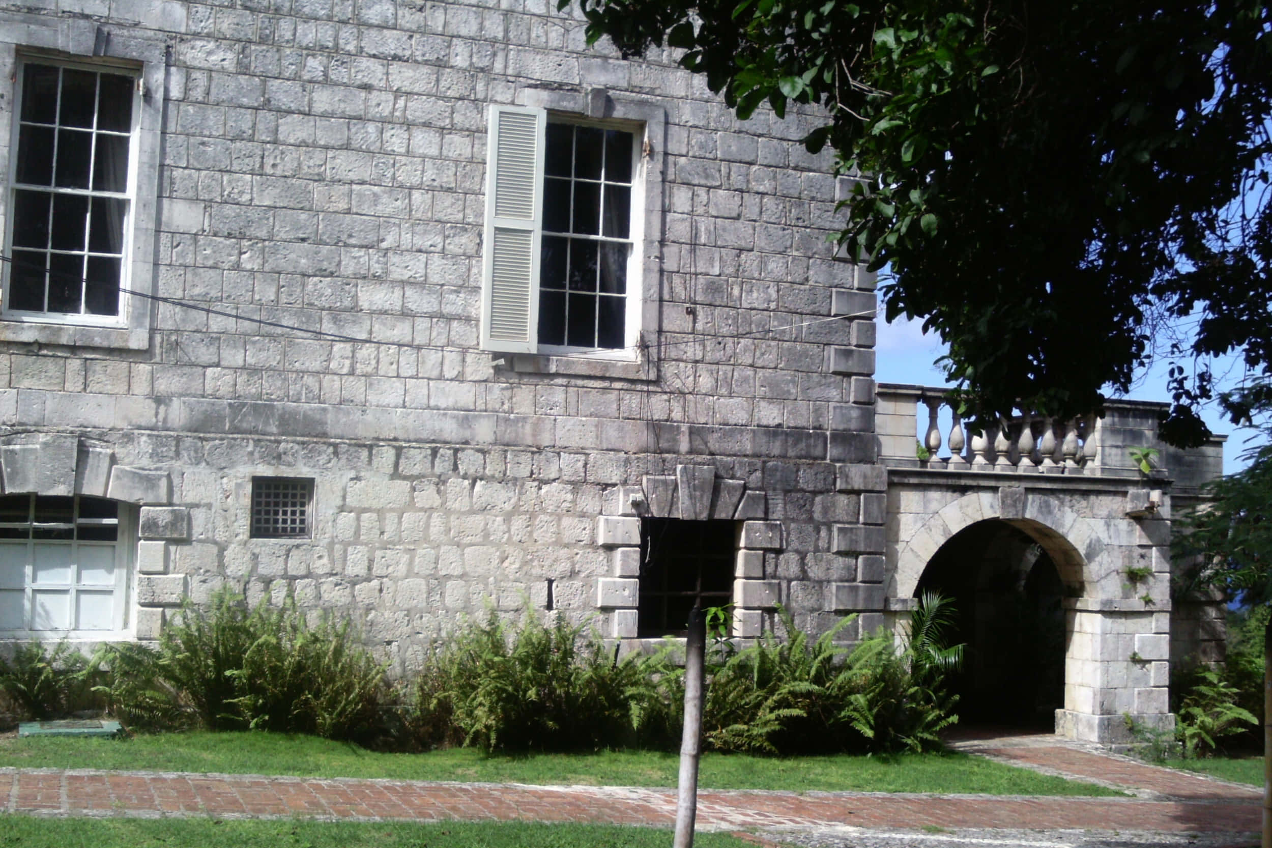 Rose Hall Great House, stone wall building, arched entryway, Full HD Desktop Wallpaper