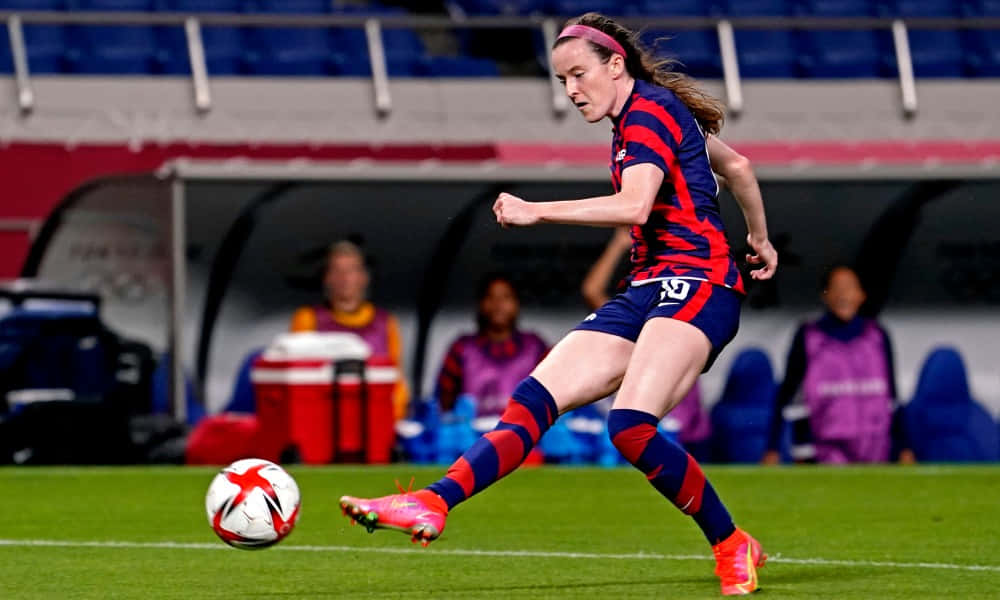 Rose Lavelle, red and blue stripes, white and red ball, SD Desktop Wallpaper