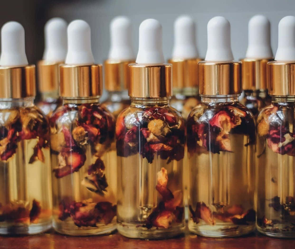 rose oil, glass dropper bottles, golden liquid, SD Desktop Wallpaper