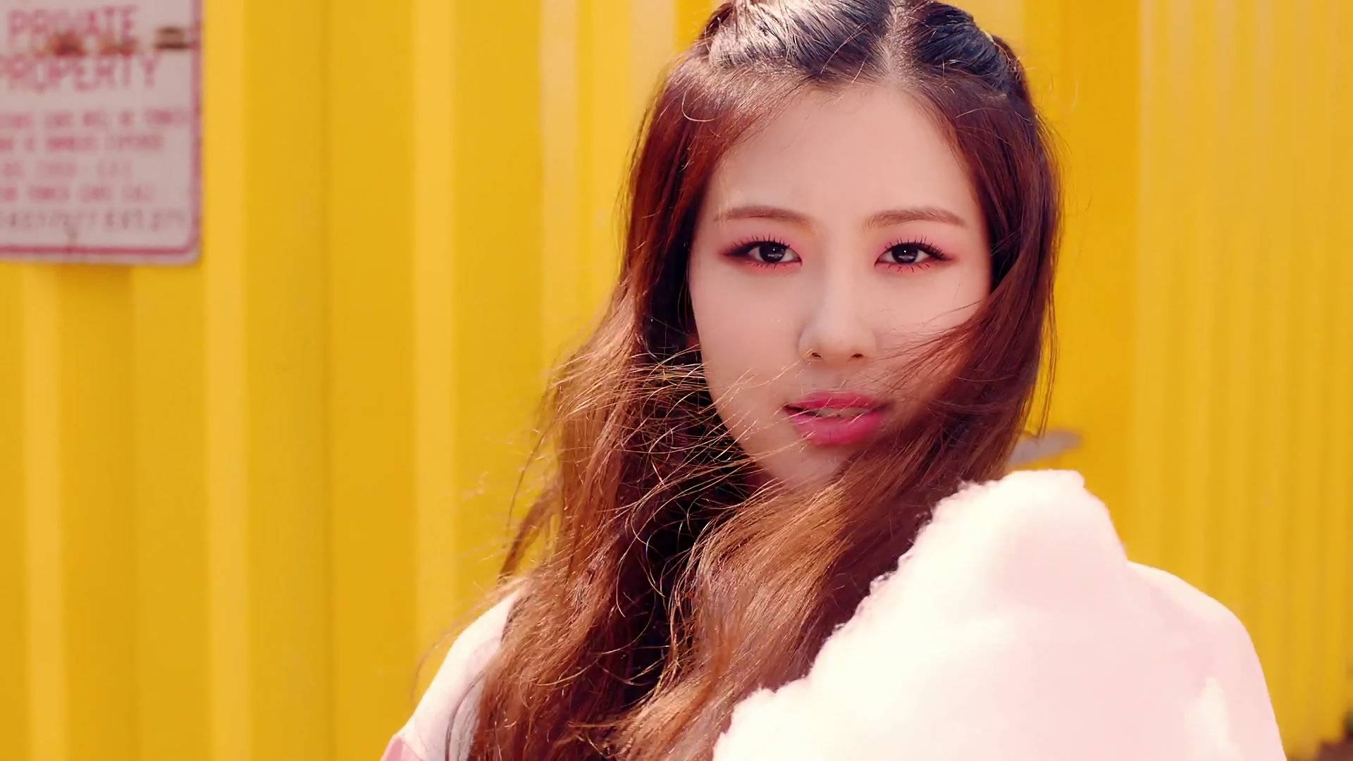 Roseanne Park, AIIYL Music Video, bright yellow corrugated wall, Full HD Desktop Wallpaper