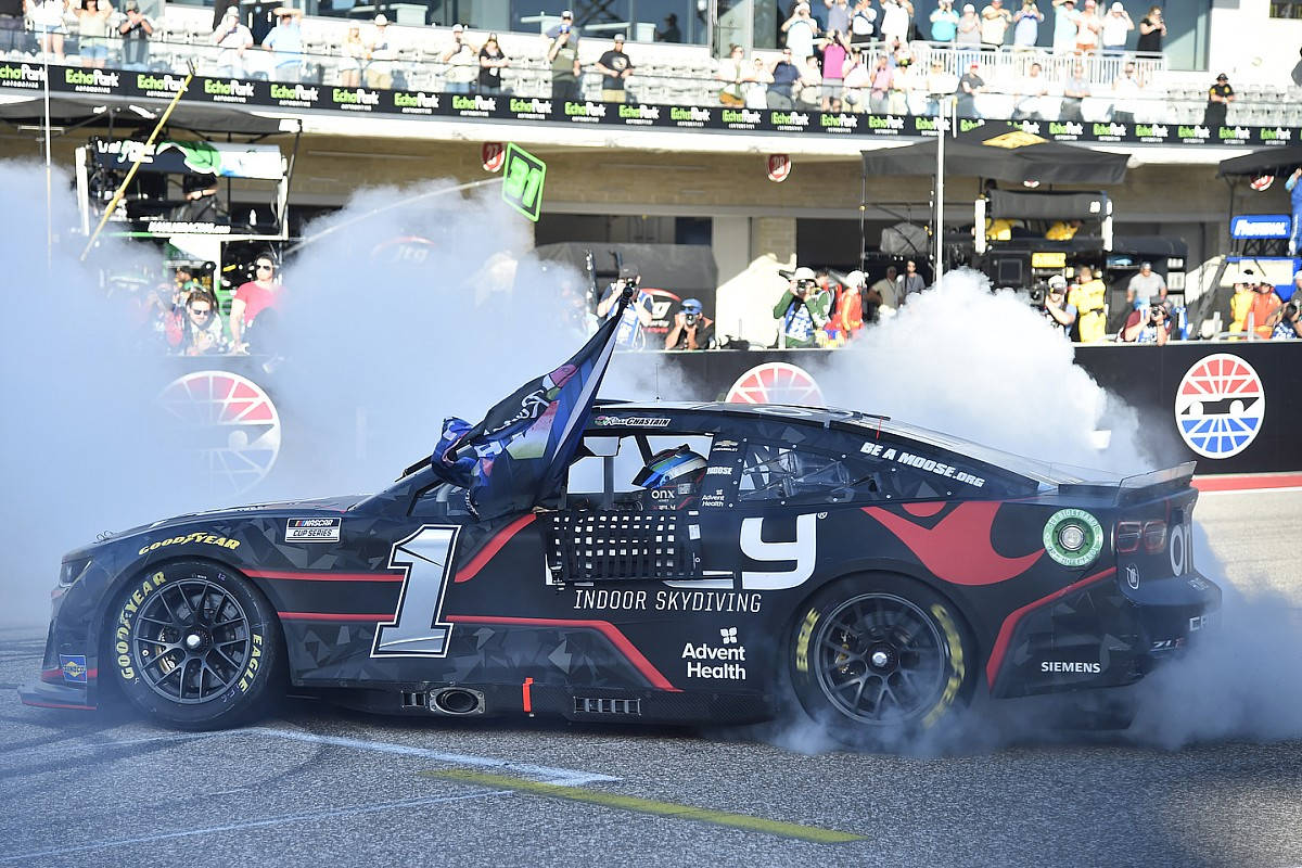 Ross Chastain, number one, black race car, SD Desktop Wallpaper