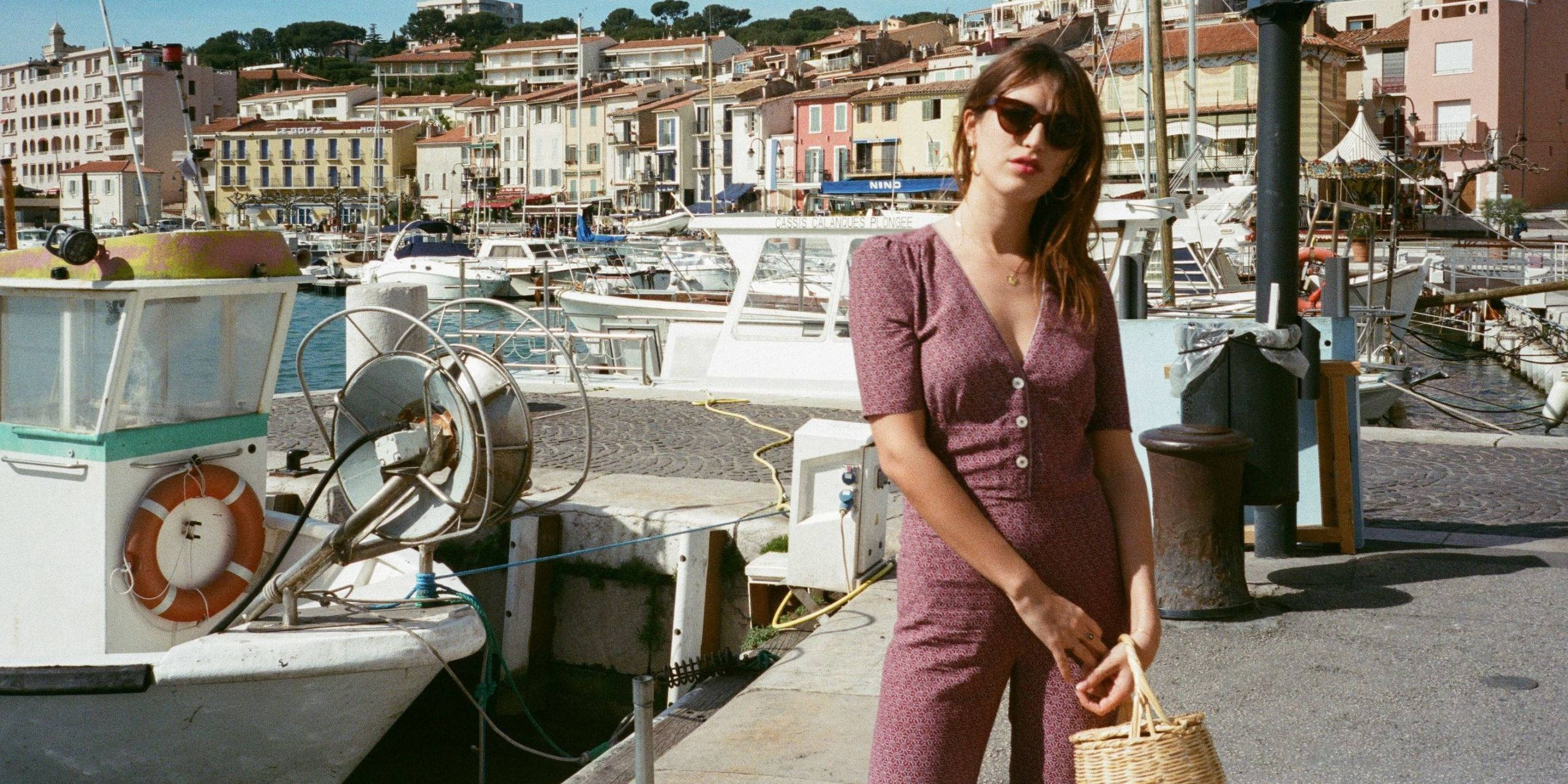 Rouje, pantsuit marina, maroon, 2K Desktop Wallpaper