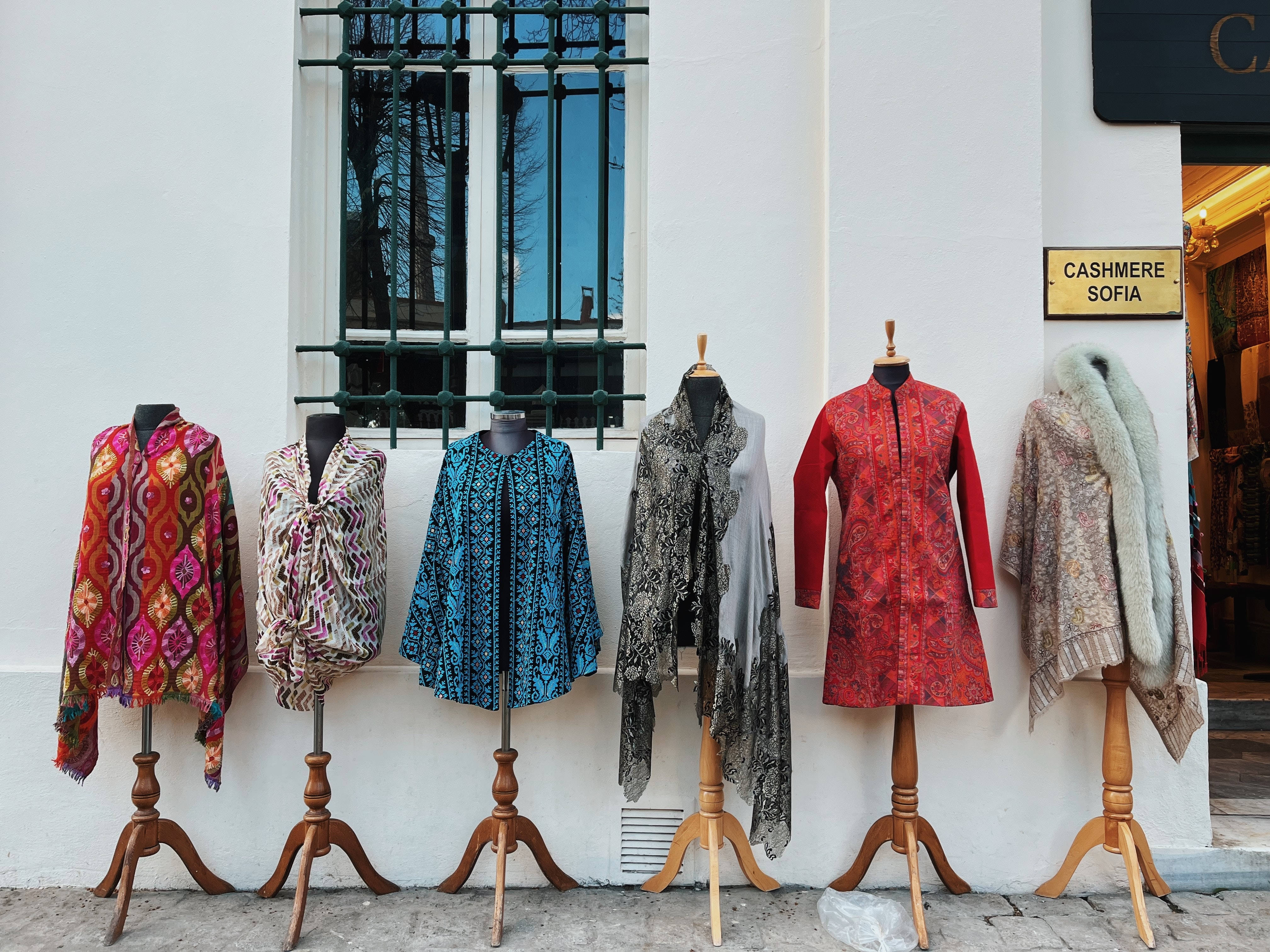 Rouje, cashmere garments, wooden mannequins, 4K Desktop Wallpaper
