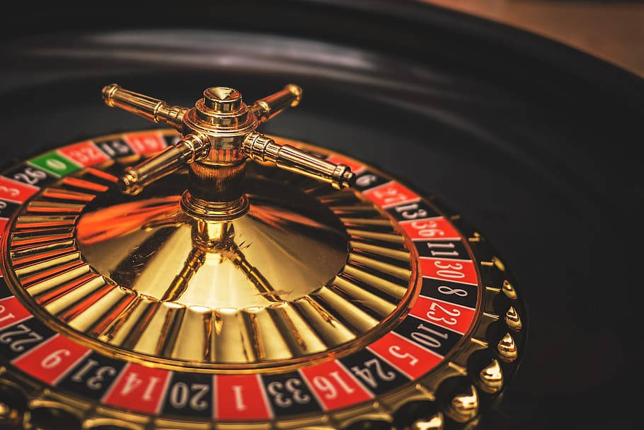 roulette wheel, golden, red and black numbered slots, SD Desktop Wallpaper