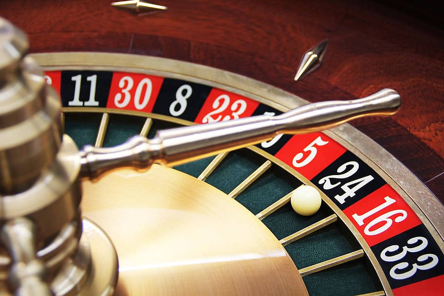 roulette wheel, white ball, number 5, SD Desktop Wallpaper