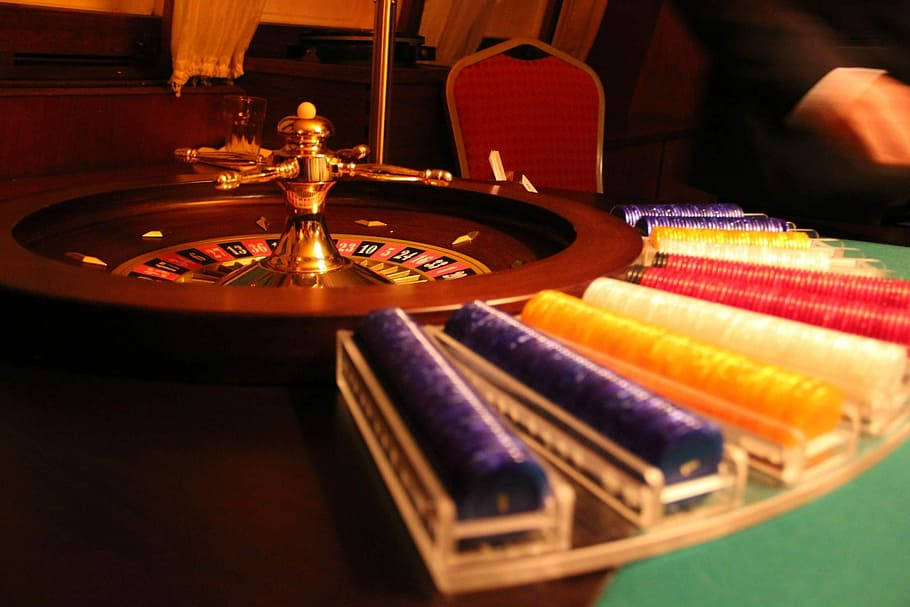 roulette wheel, colorful chips, green felt table, SD Desktop Wallpaper