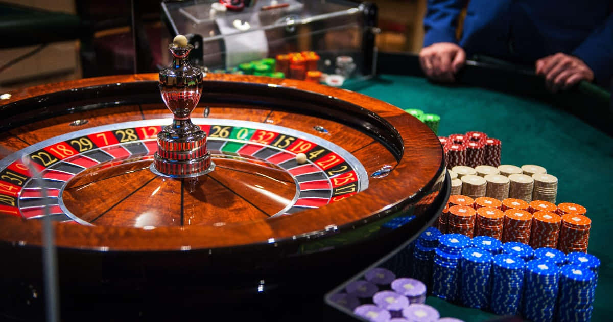 roulette wheel, poker chips, green felt casino table, SD Desktop Wallpaper