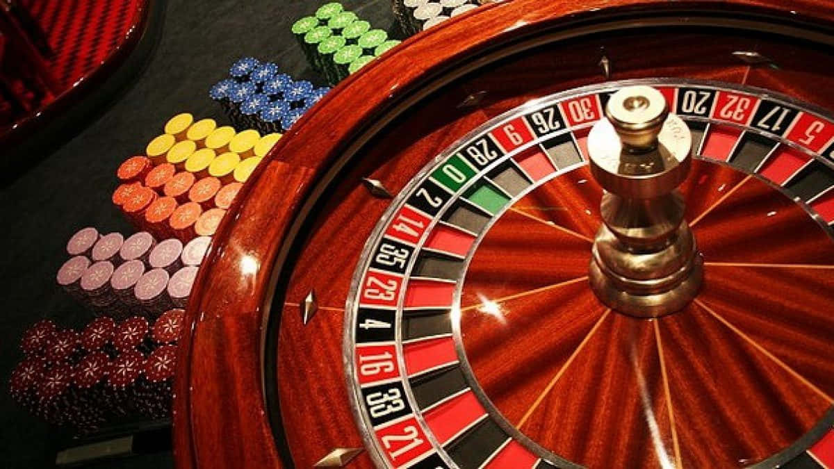 roulette wheel, poker chips, casino table, SD Desktop Wallpaper