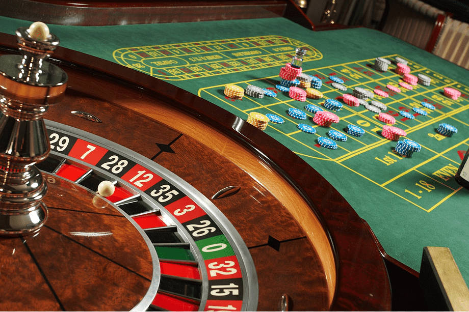 wooden roulette table, colorful chips, green felt betting table, SD Desktop Wallpaper