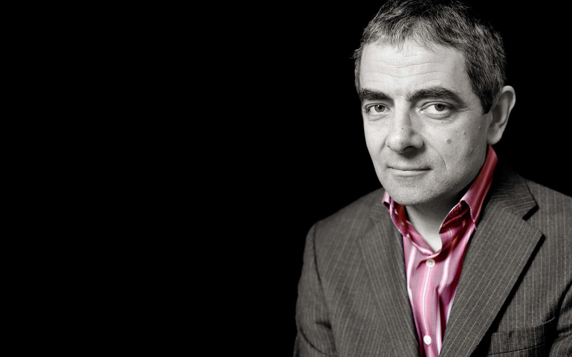 Rowan Atkinson, suit, red shirt, Full HD Desktop Wallpaper