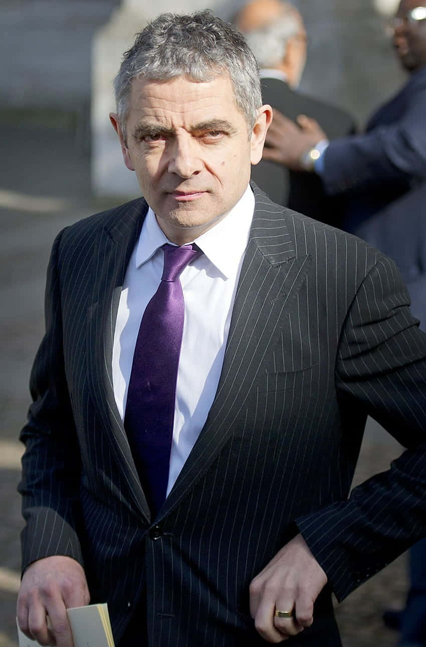 Rowan Atkinson, dark pinstripe suit, purple tie, HD Phone Wallpaper