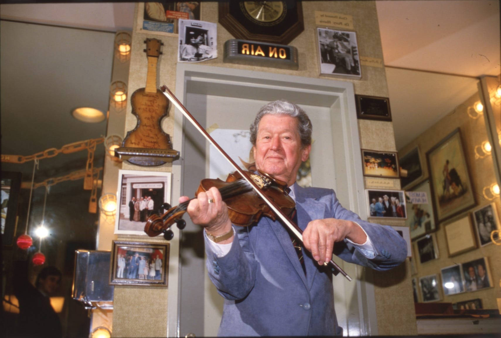 Roy Acuff, violinist, blue suit, HD Desktop Wallpaper