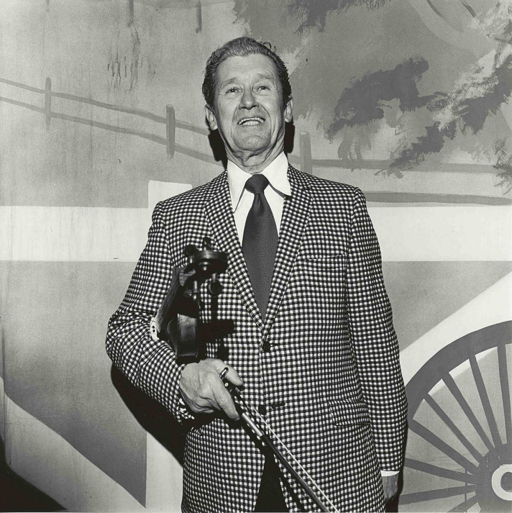 Roy Acuff, country music singer, checkered suit, SD Phone Wallpaper