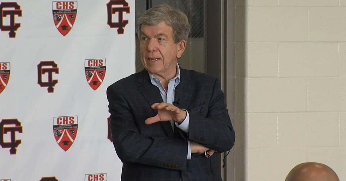 Roy Blunt, CHS logos, dark suit, SD Desktop Wallpaper