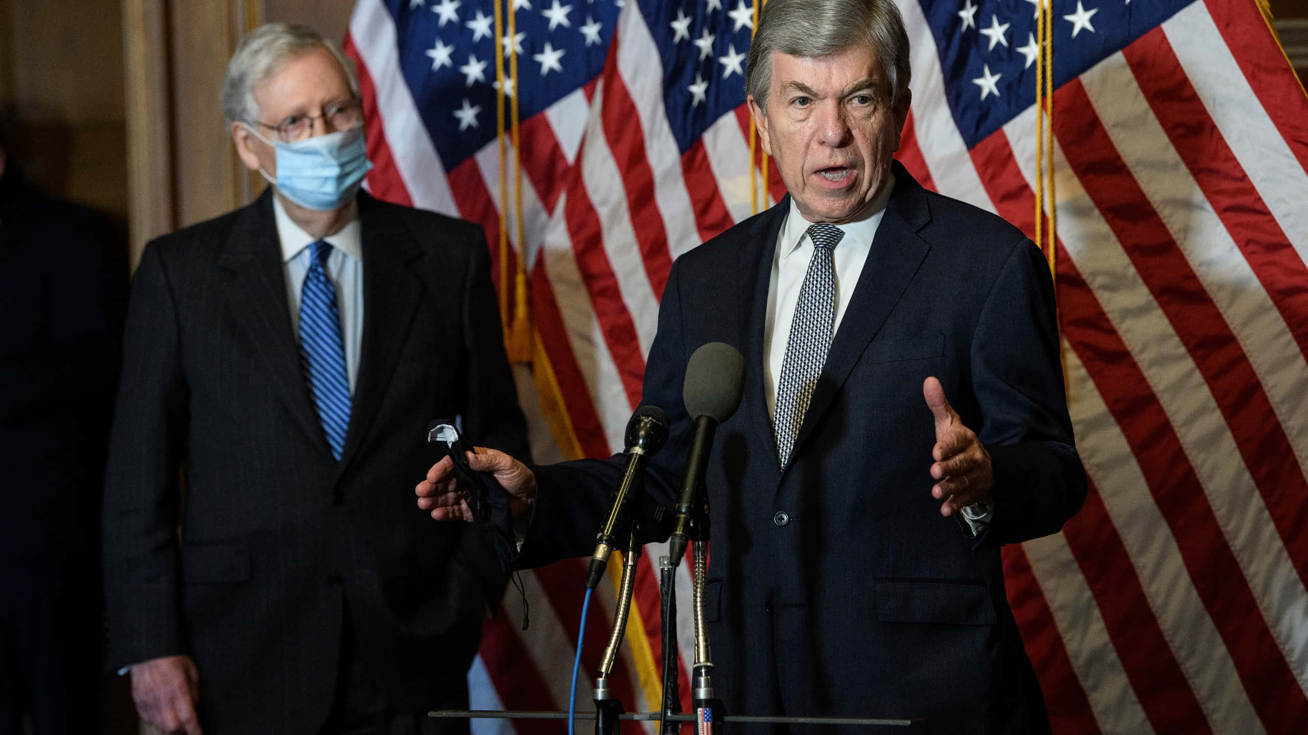 Roy Blunt, dark suit, podium, 2K Desktop Wallpaper