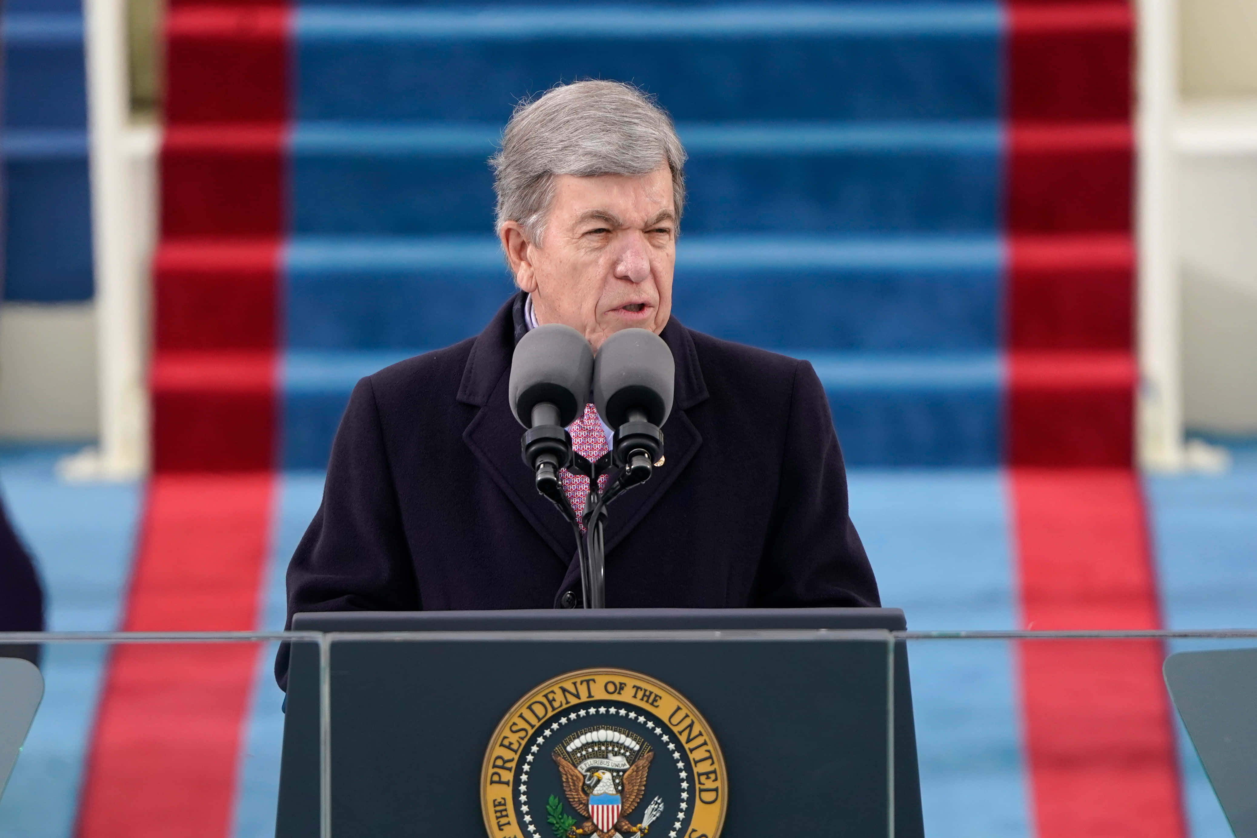 Roy Blunt, presidential podium, red and blue striped steps, 4K Desktop Wallpaper