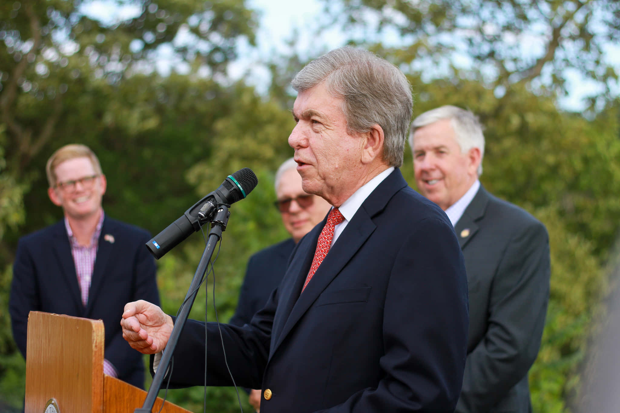 Roy Blunt, dark suit, microphone, Full HD Desktop Wallpaper