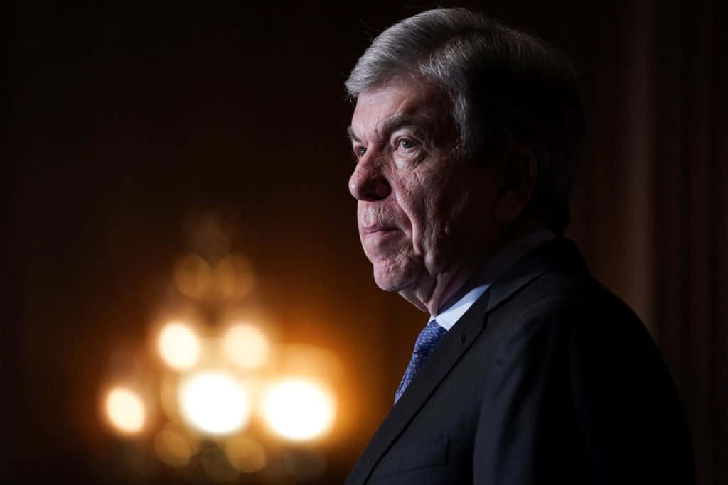 Roy Blunt, suit, dim light, SD Desktop Wallpaper