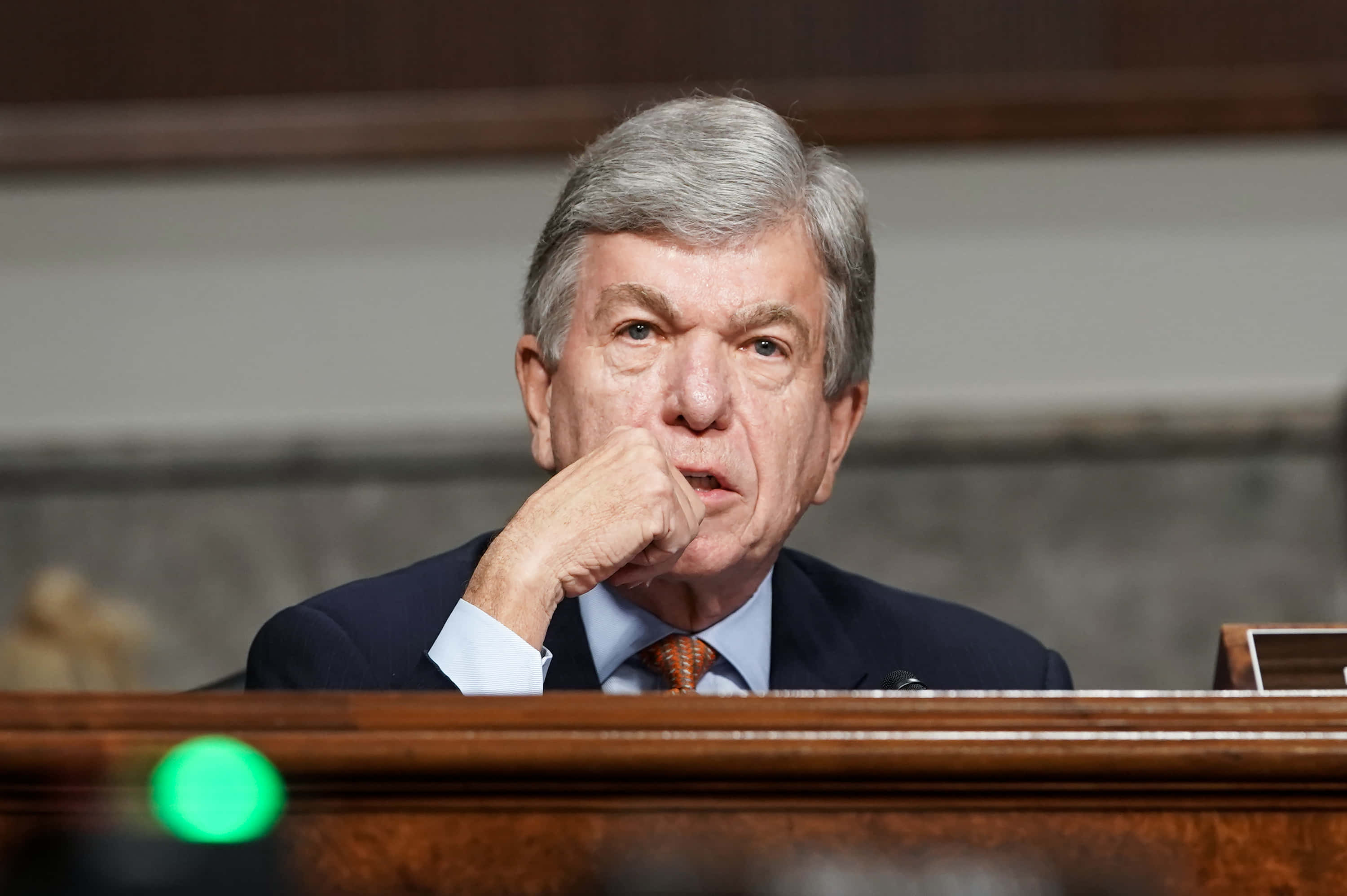 Roy Blunt, gray-haired man, suit, 2K Desktop Wallpaper