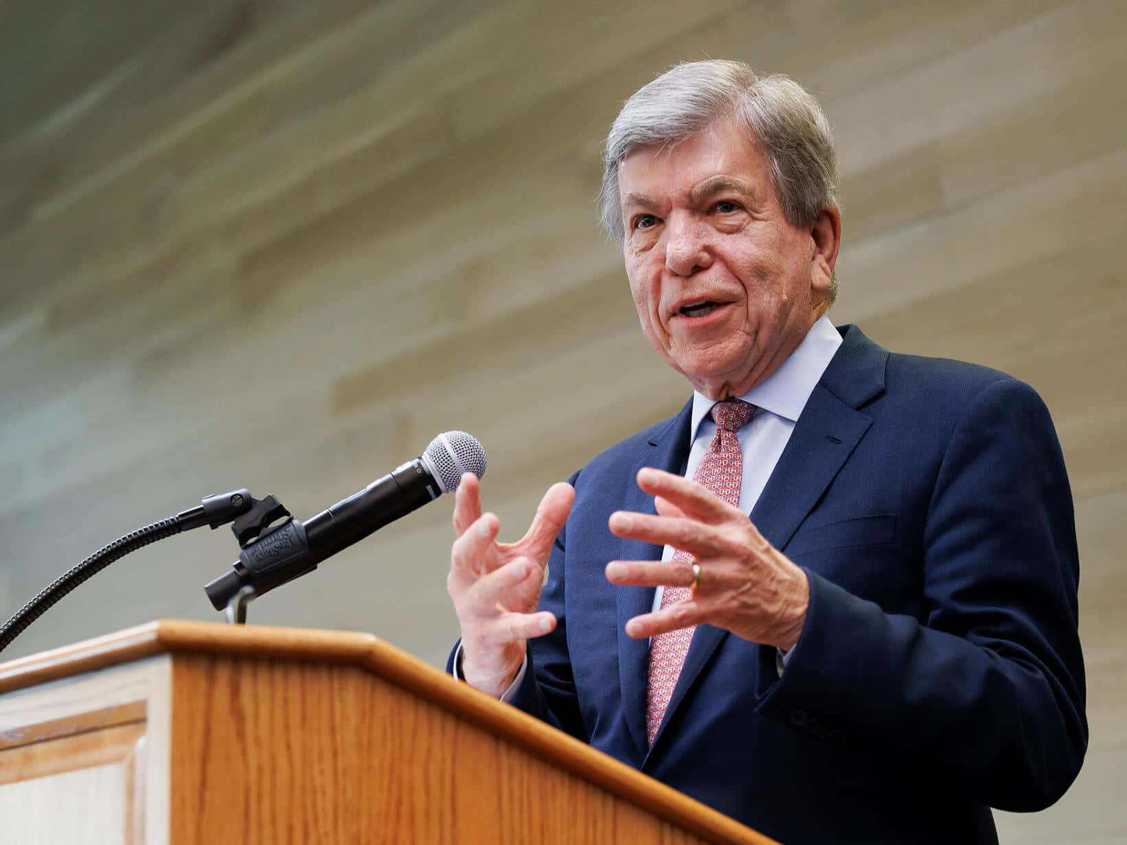 Roy Blunt, dark suit, patterned tie, HD Desktop Wallpaper