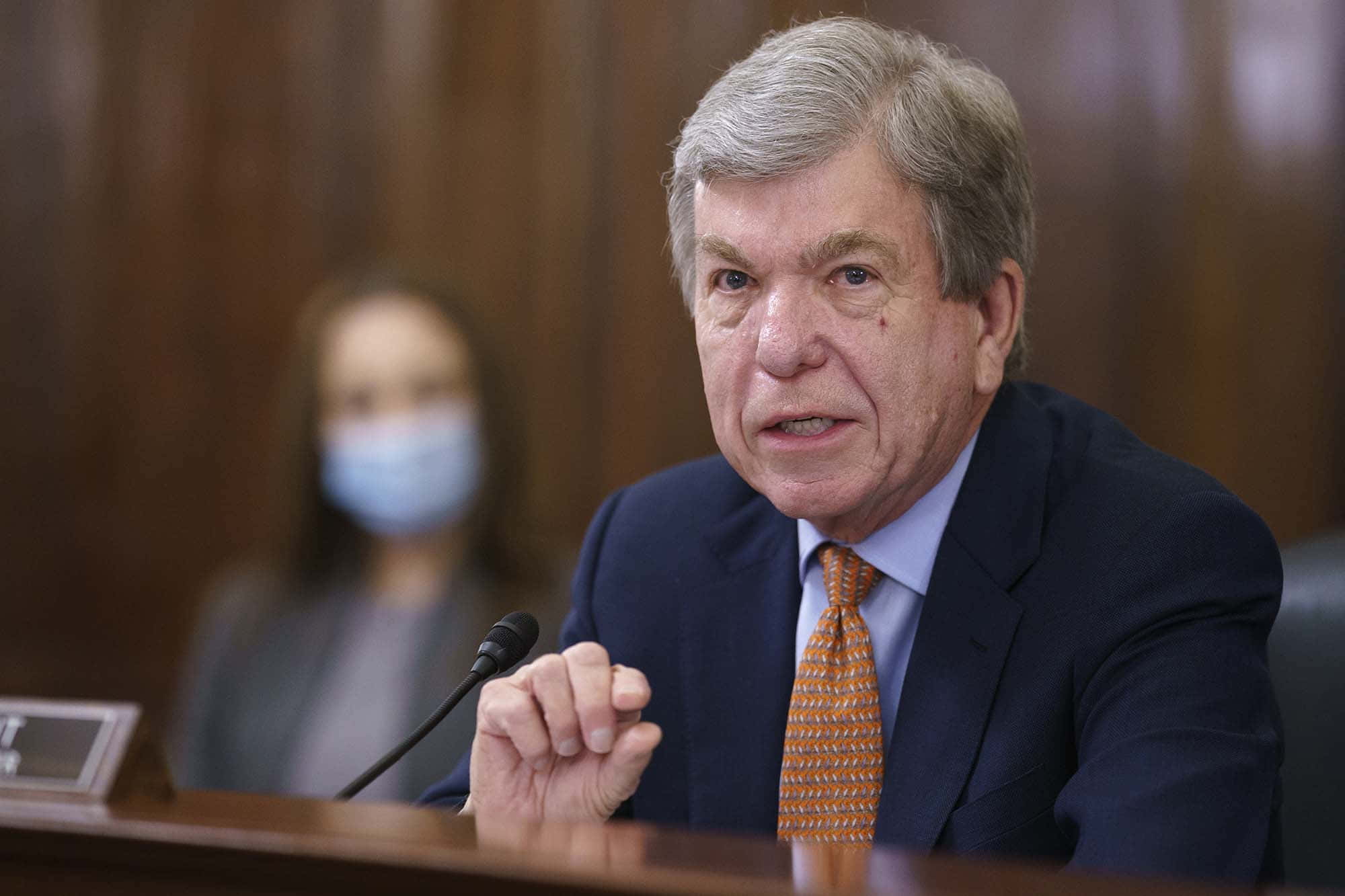 Roy Blunt, dark suit, orange tie, Full HD Desktop Wallpaper