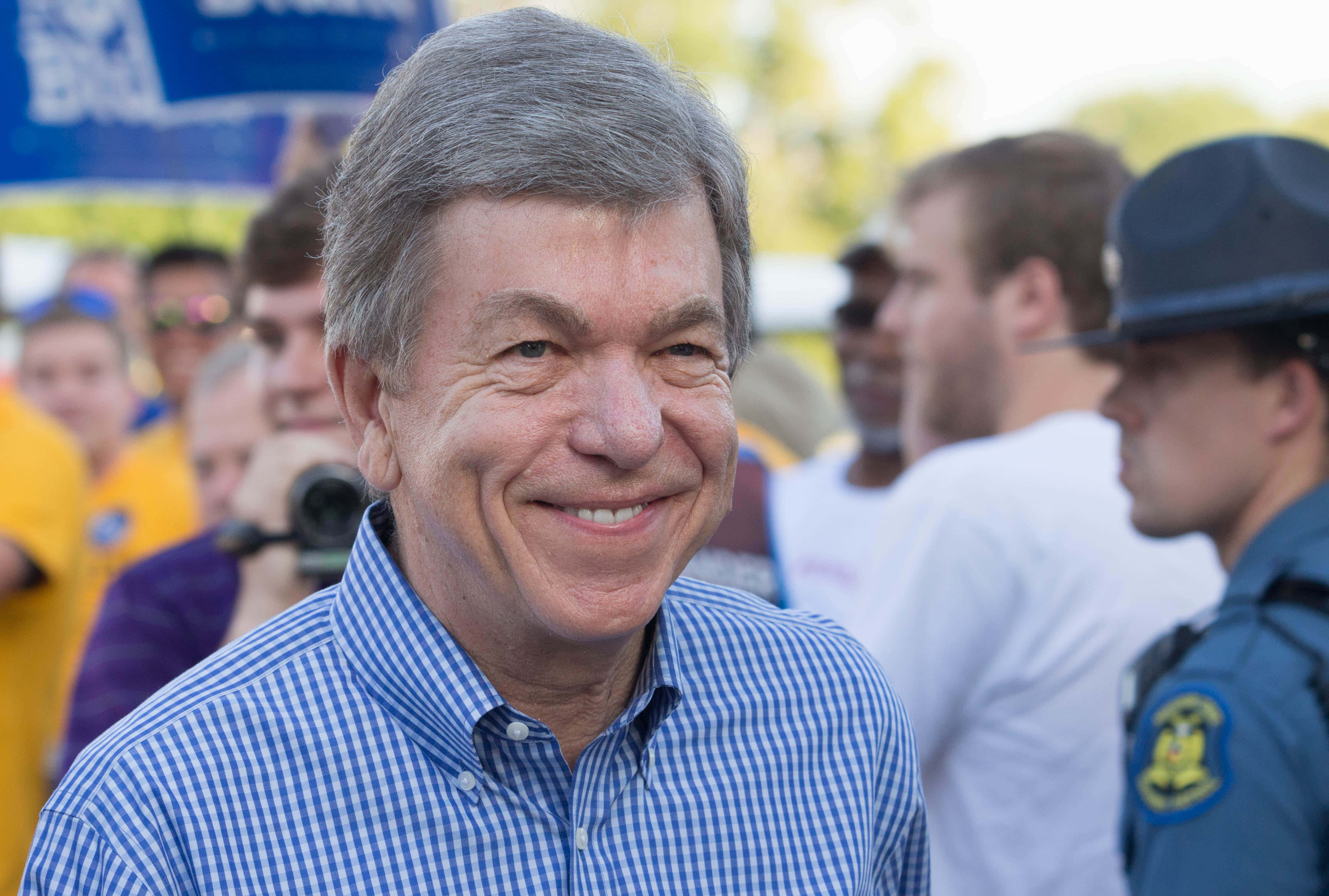 Roy Blunt, blue checkered shirt, gray-haired man, 4K Desktop Wallpaper