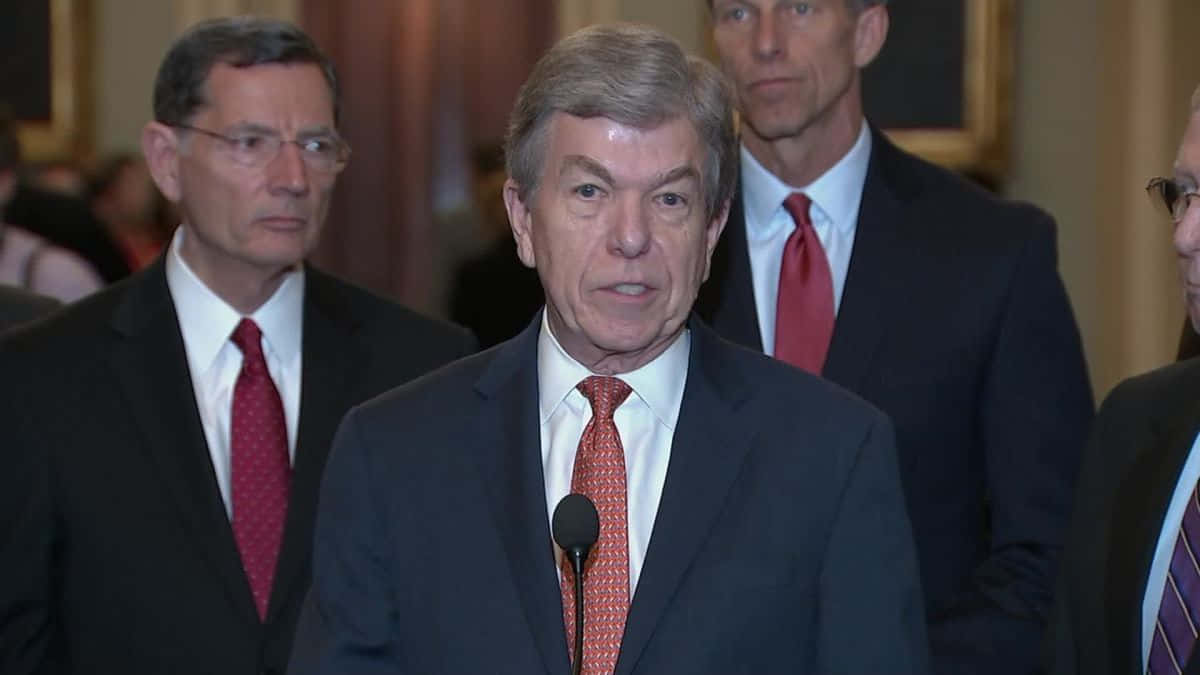 Roy Blunt, dark suit, red patterned tie, SD Desktop Wallpaper