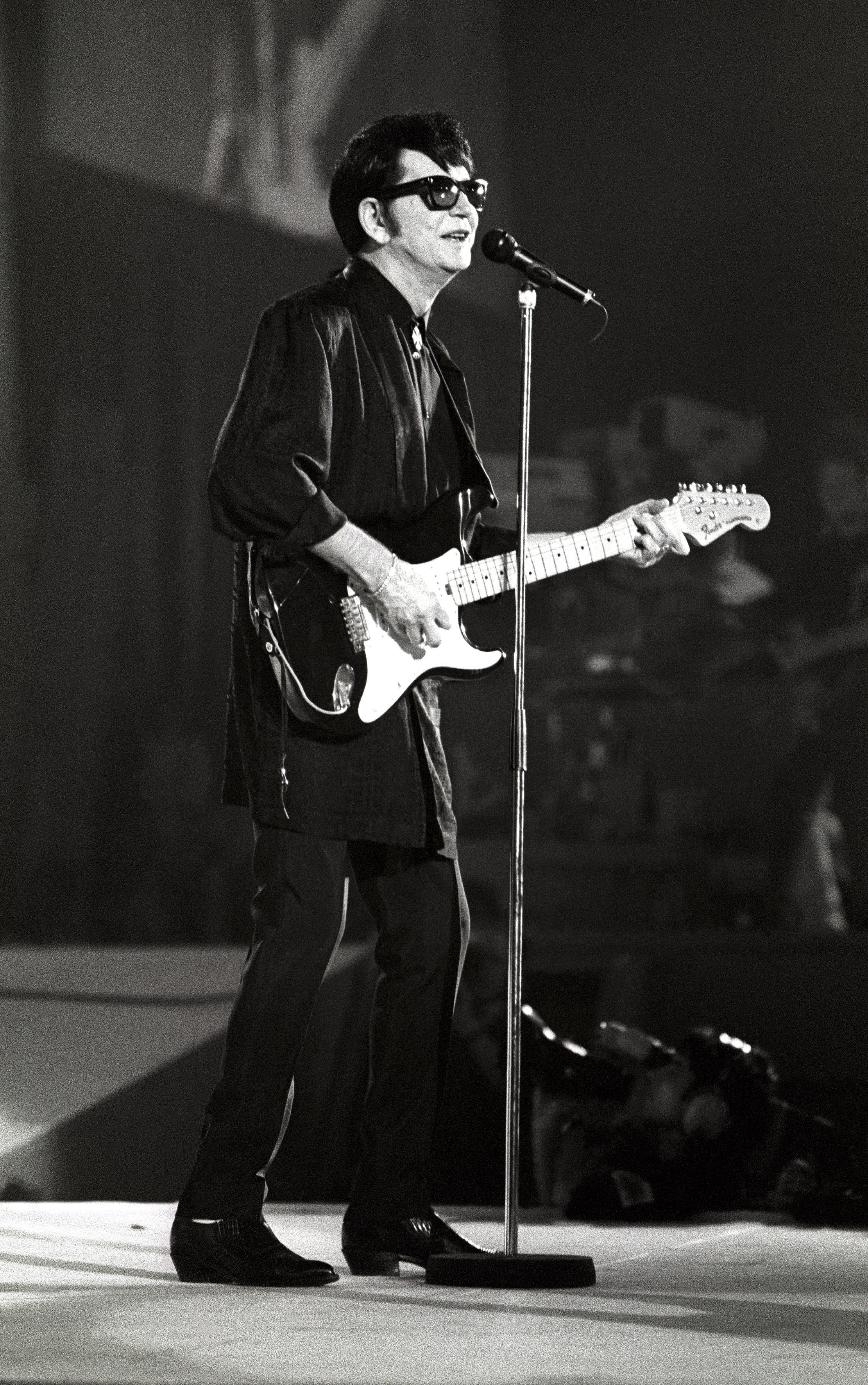 Roy Orbison, white electric guitar, dimly lit stage, 2K Phone Wallpaper