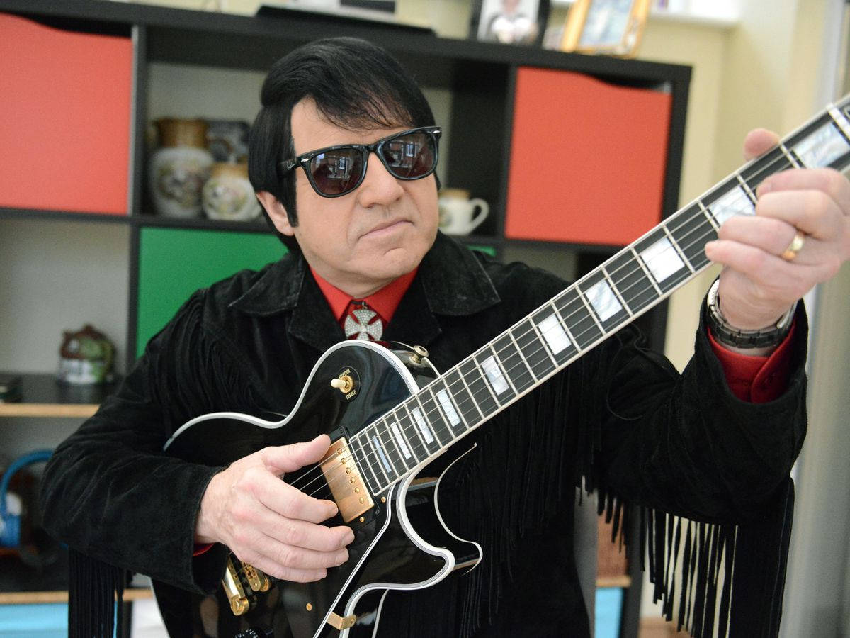 Roy Orbison, black electric guitar, black sunglasses, SD Desktop Wallpaper