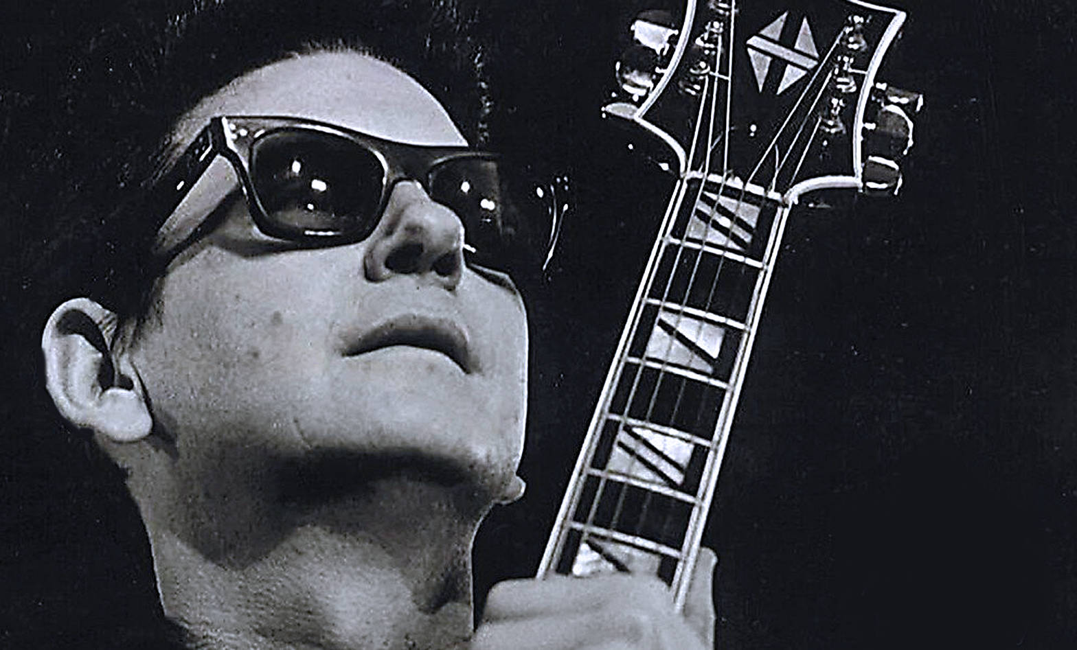 Roy Orbison, black and white, guitar, HD Desktop Wallpaper