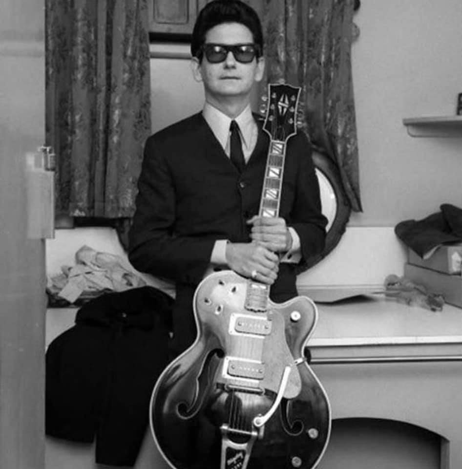 Roy Orbison, hollow-body electric guitar, suit, SD Phone Wallpaper