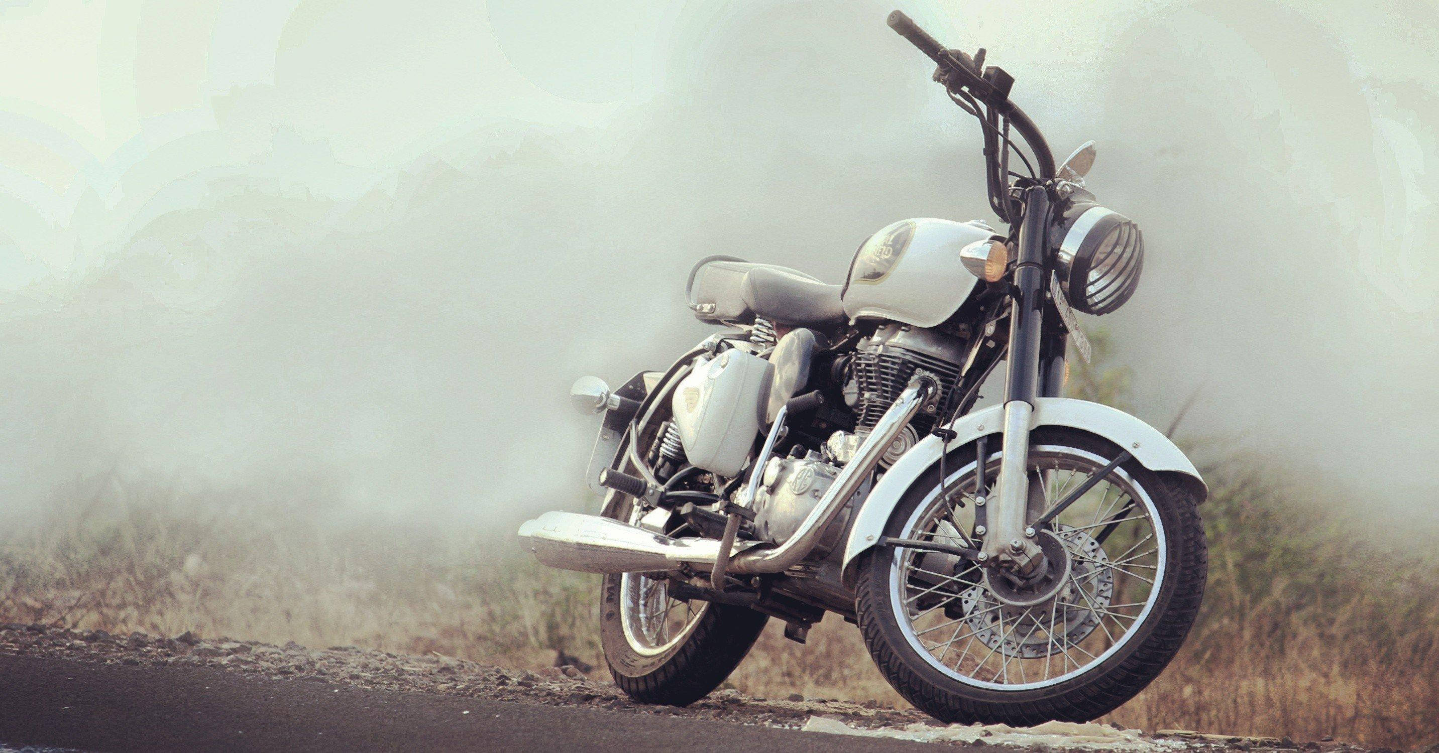 White Royal Enfield HD, vintage white motorcycle, misty roadside, 2K Desktop Wallpaper