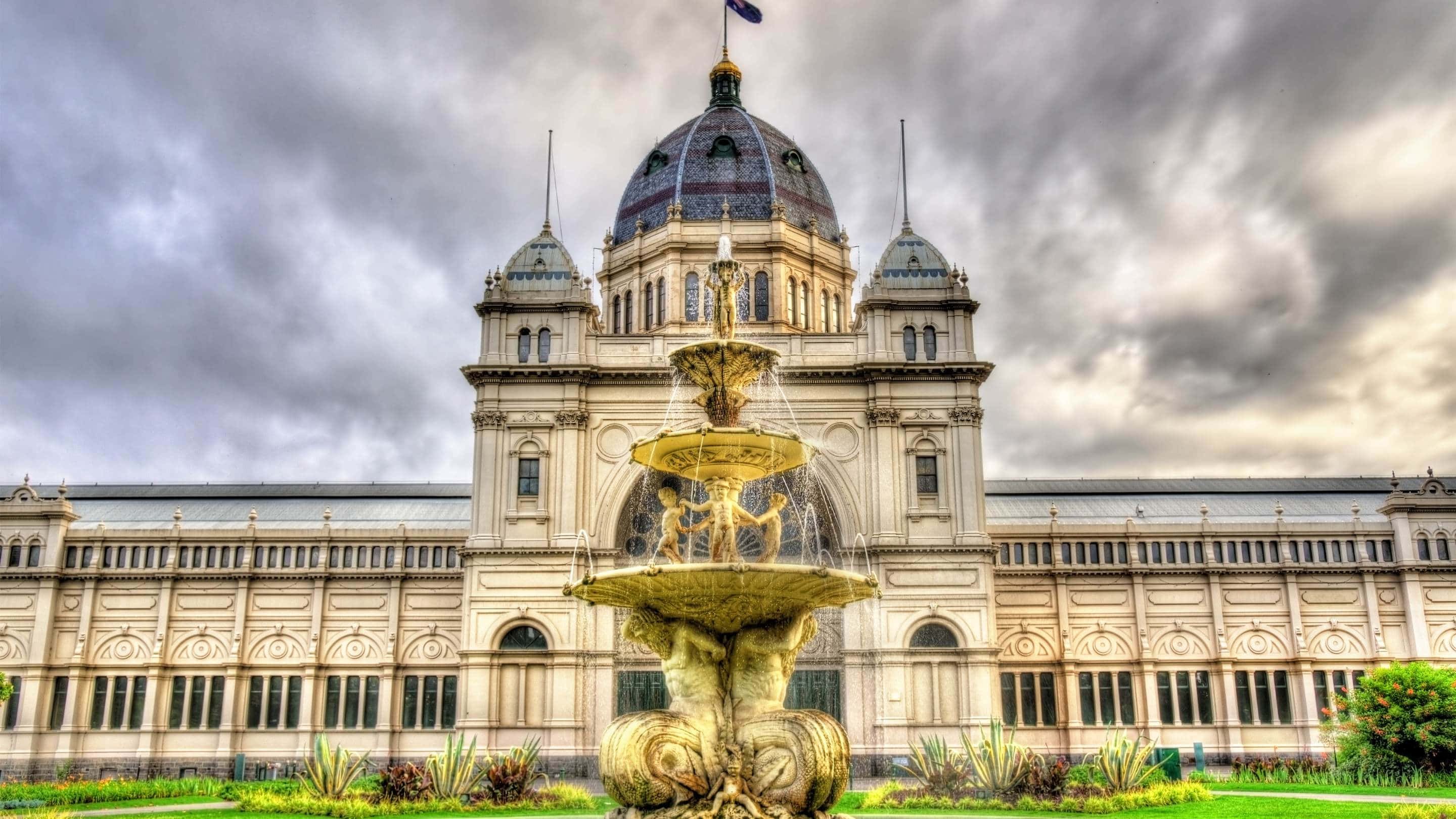 Royal Exhibition Building, fountain, golden fountain, 2K Desktop Wallpaper