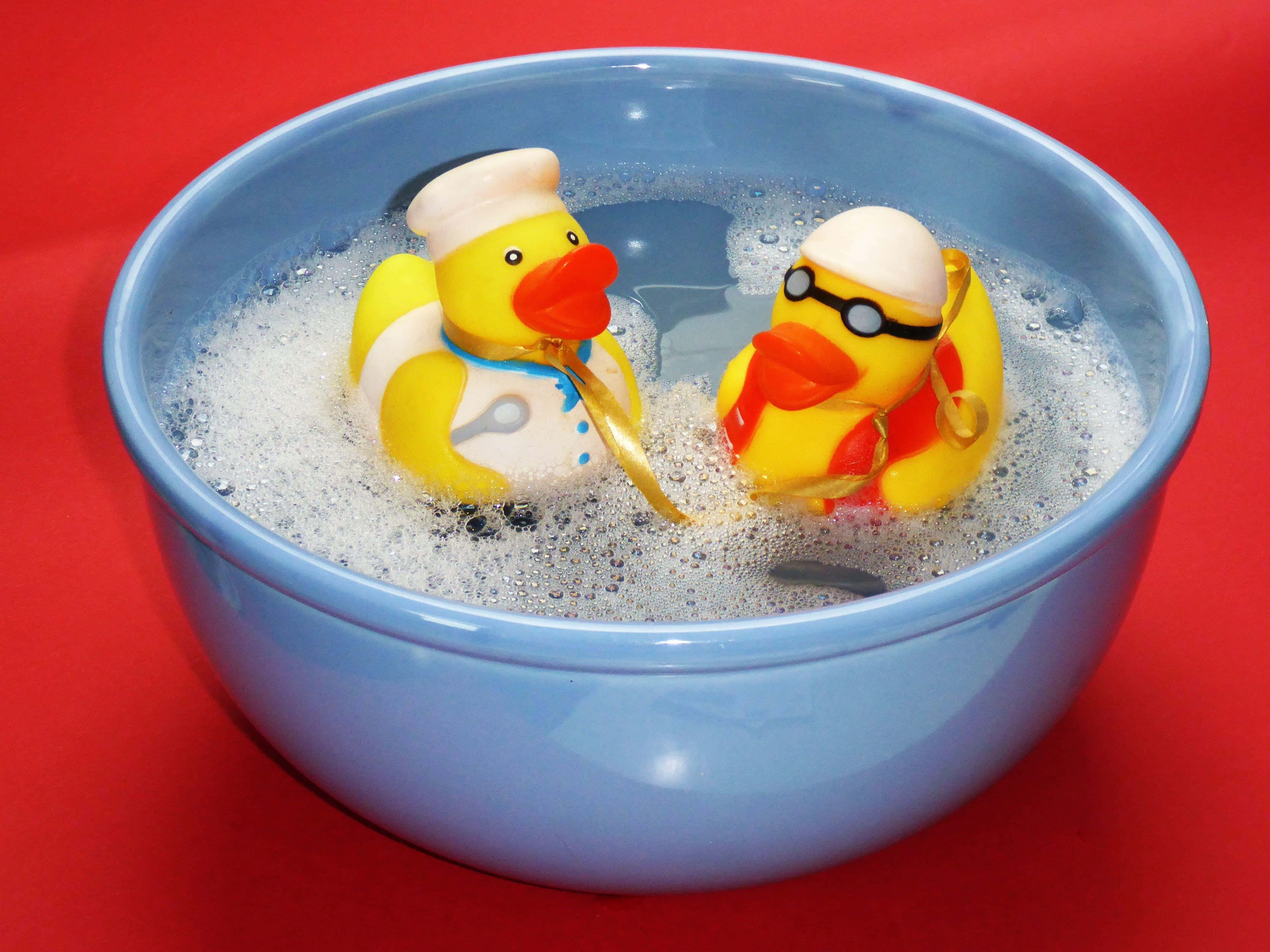 rubber ducks, blue bowl, soapy water, 4K Desktop Wallpaper