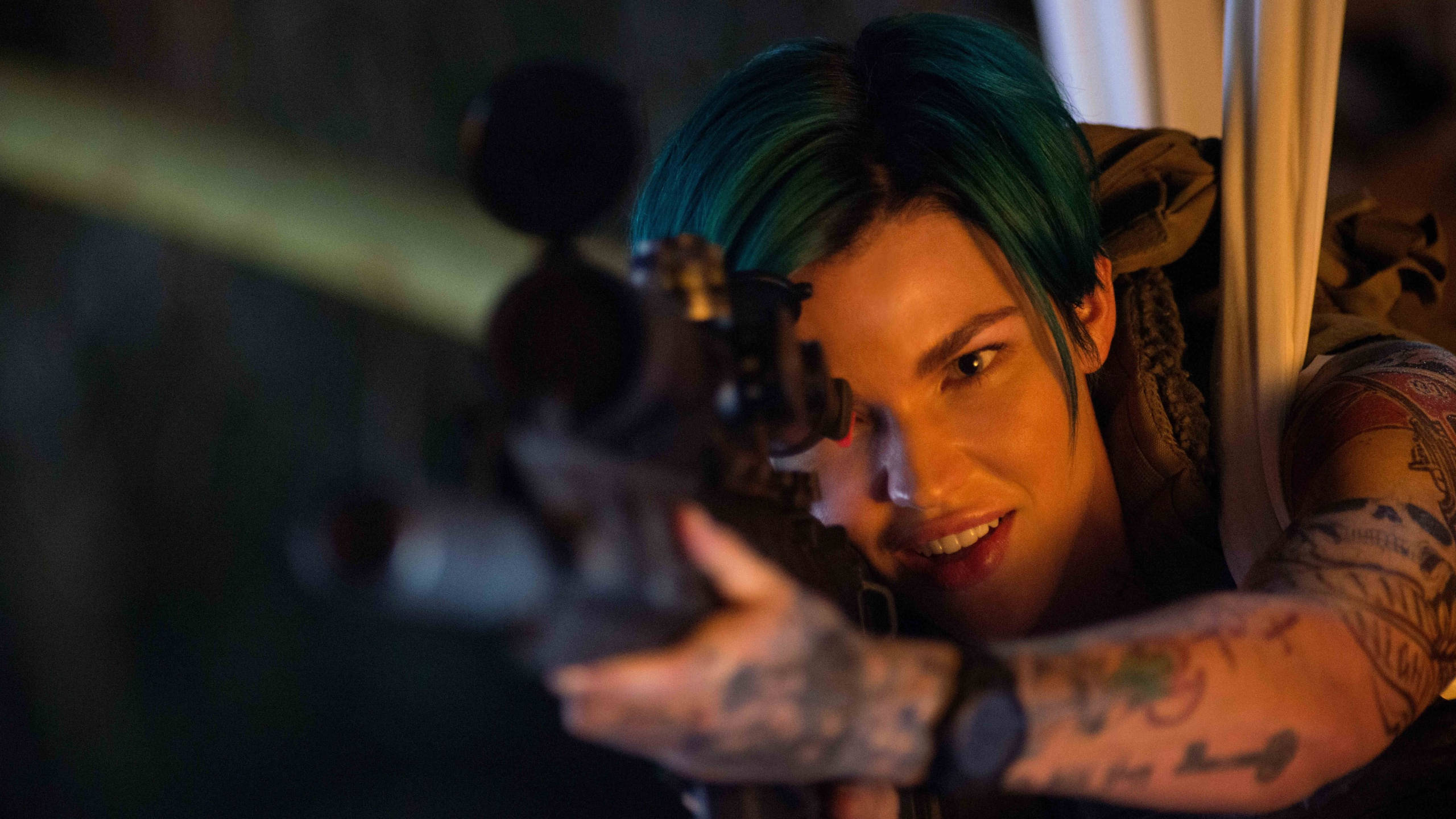 Ruby Rose, teal hair, tattoos, 2K Desktop Wallpaper