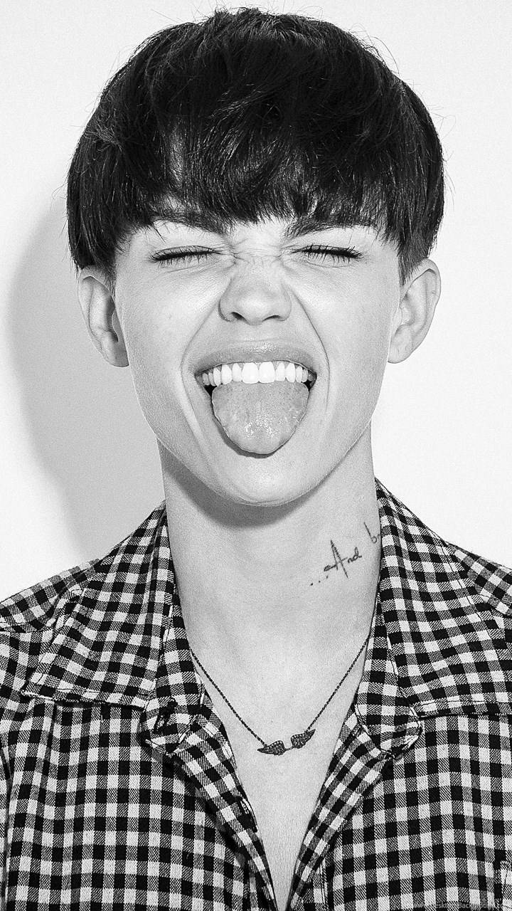 Ruby Rose, dorky face, short dark hair, HD Phone Wallpaper