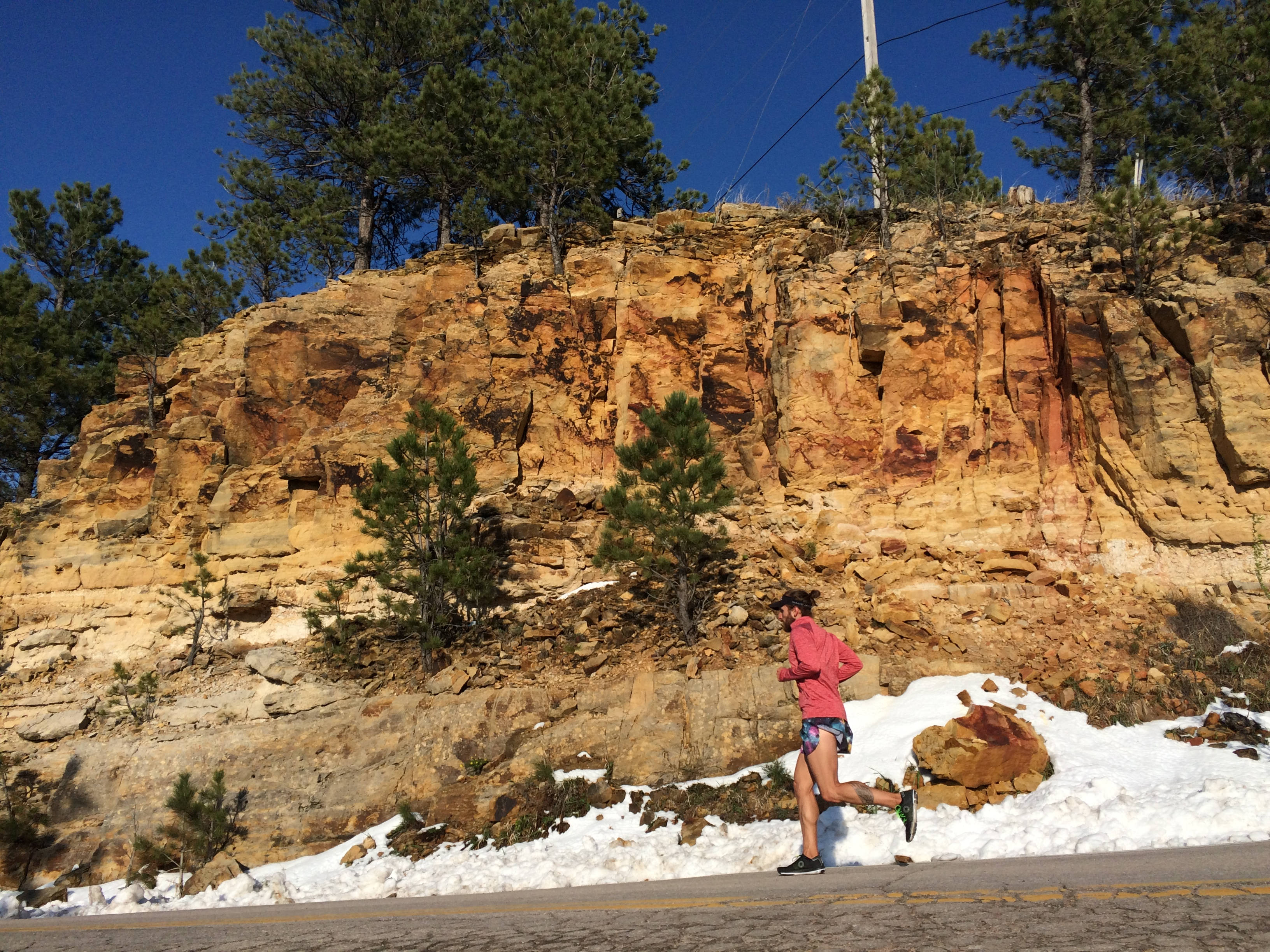 runner, pink sweater, snow-dusted cliffside, 2K Desktop Wallpaper